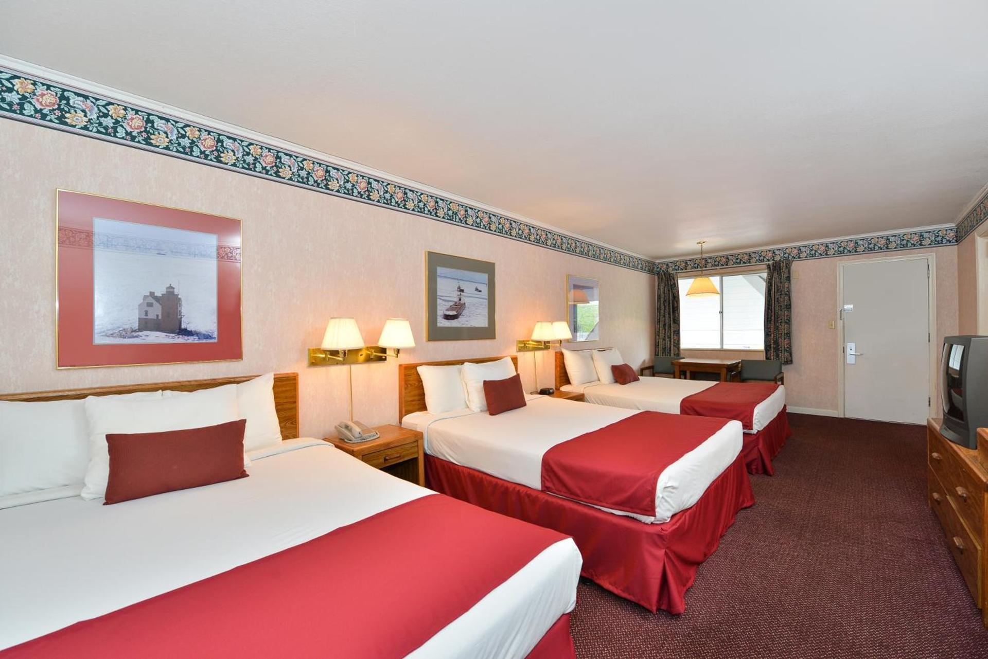 Travelodge by Wyndham Mackinaw City photo 25