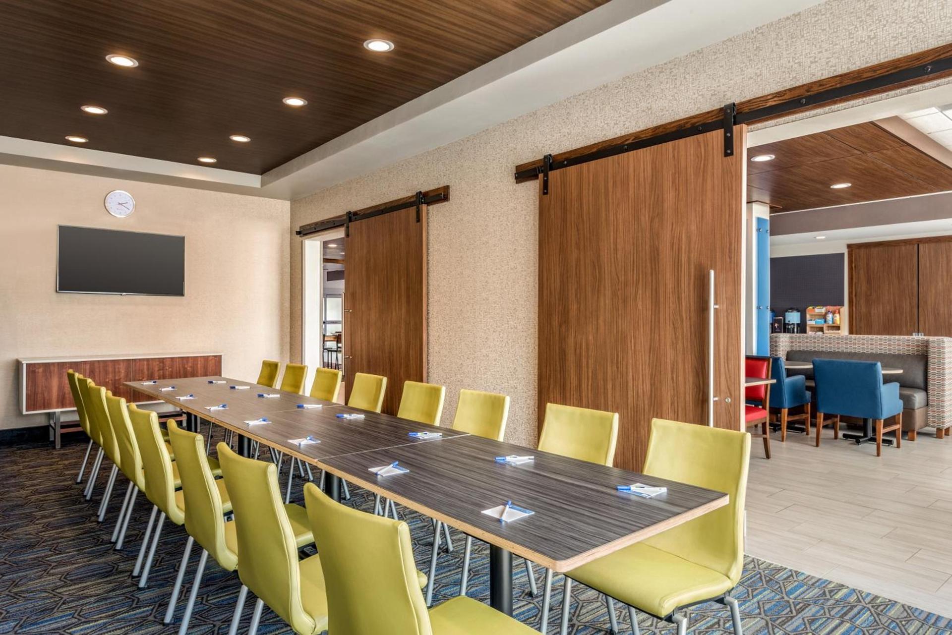 Holiday Inn Express & Suites - West Des Moines - Jordan Creek by IHG photo 17