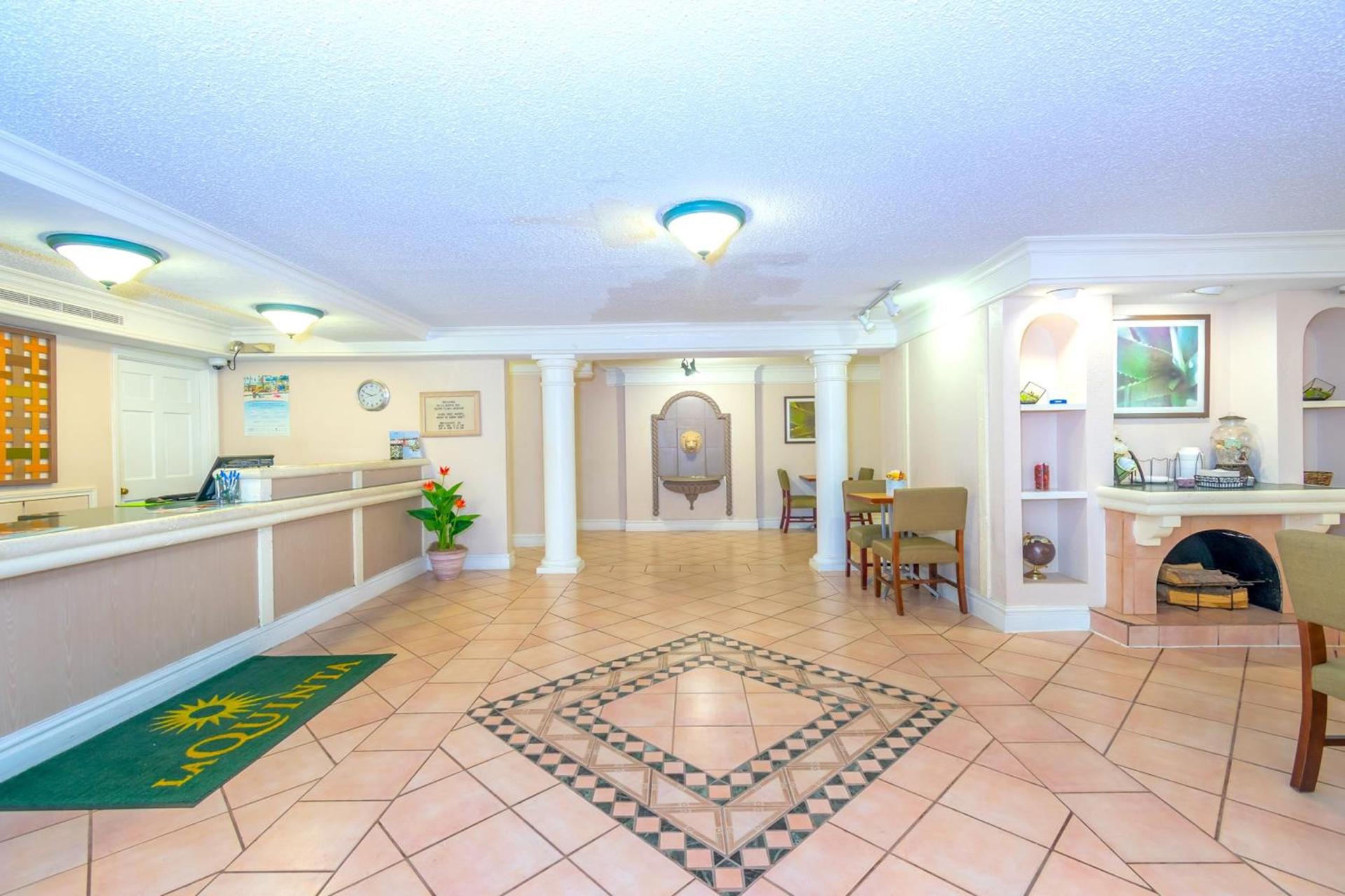 La Quinta Inn by Wyndham Clute Lake Jackson photo 22