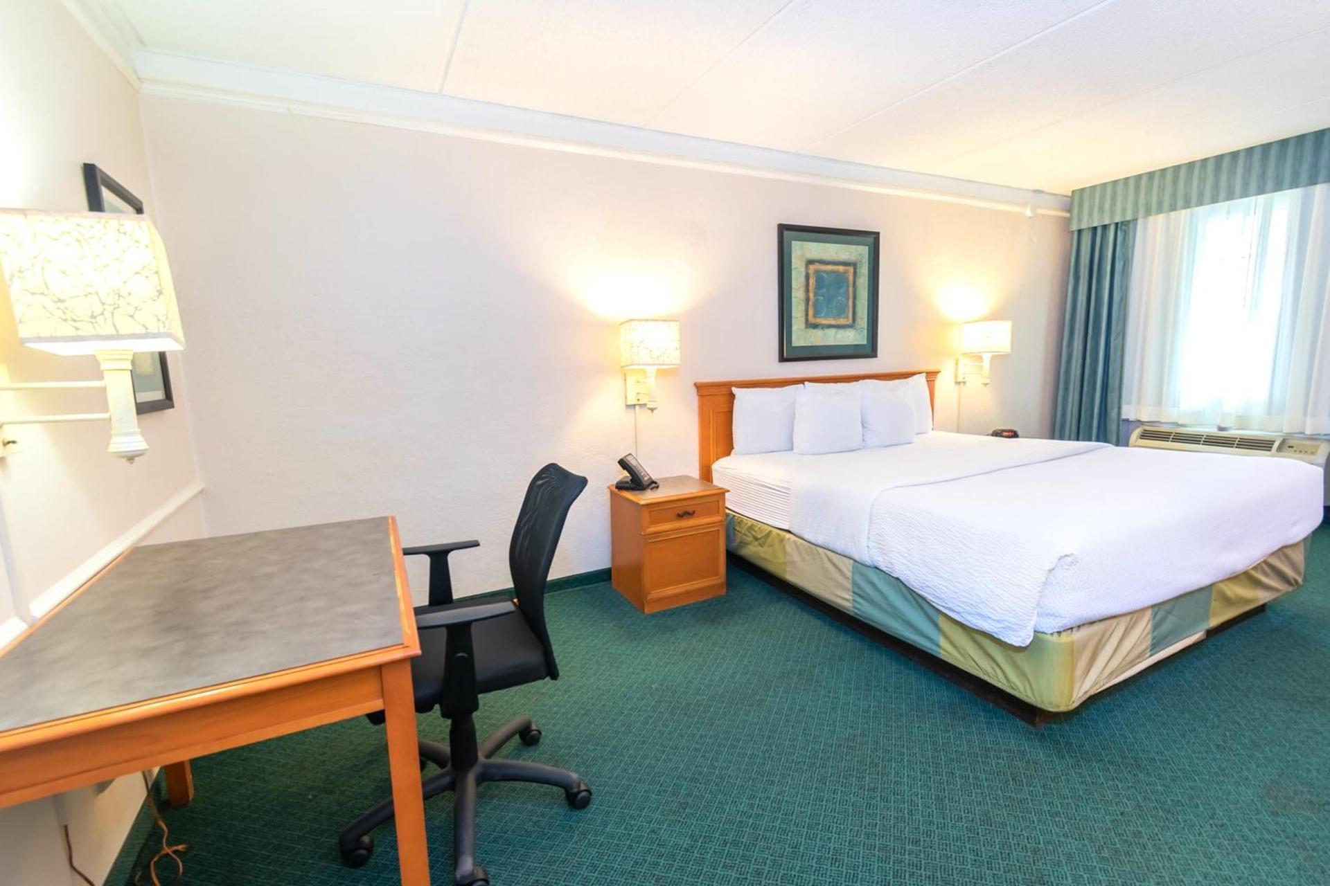 La Quinta Inn by Wyndham Clute Lake Jackson photo 15