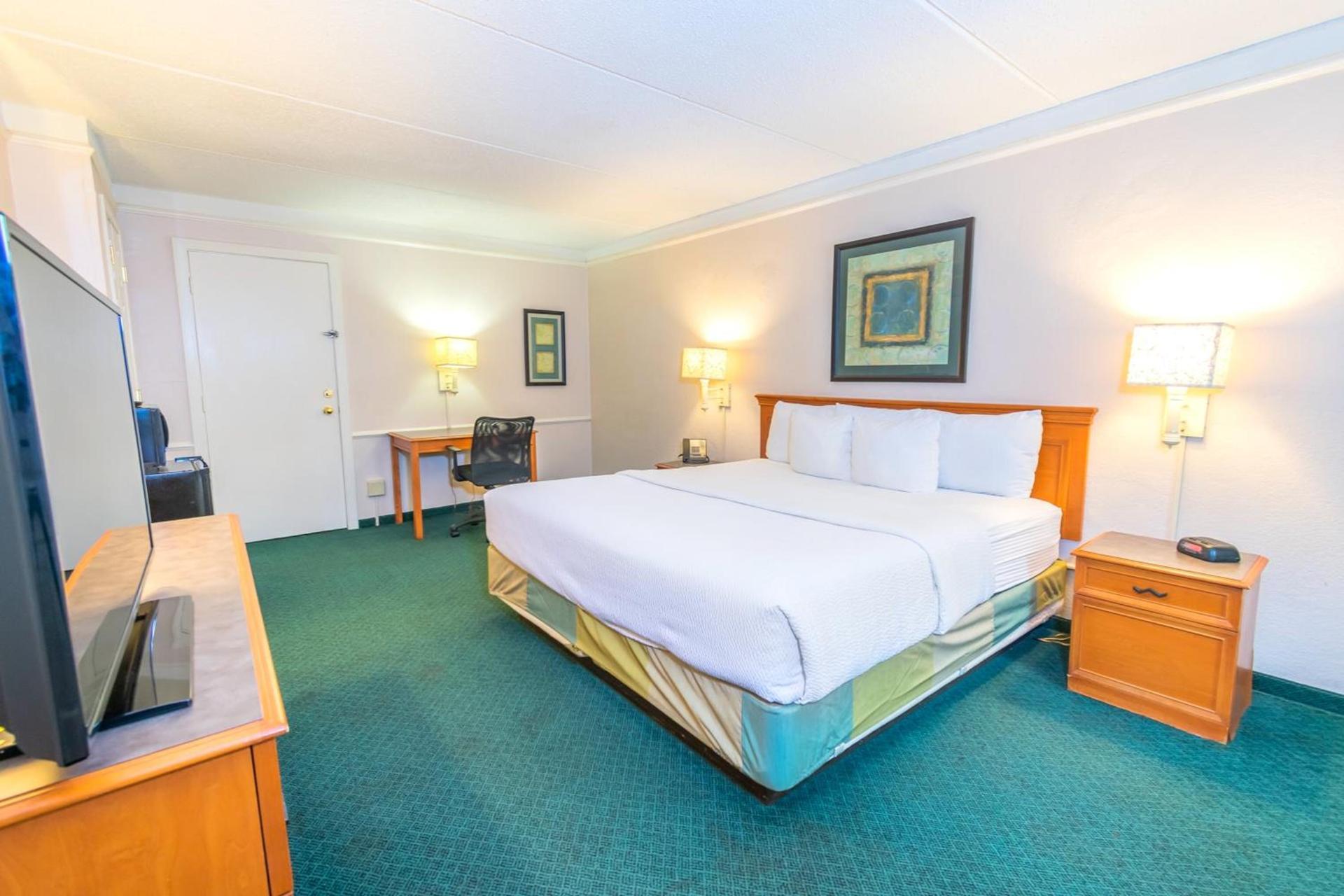 La Quinta Inn by Wyndham Clute Lake Jackson photo 16