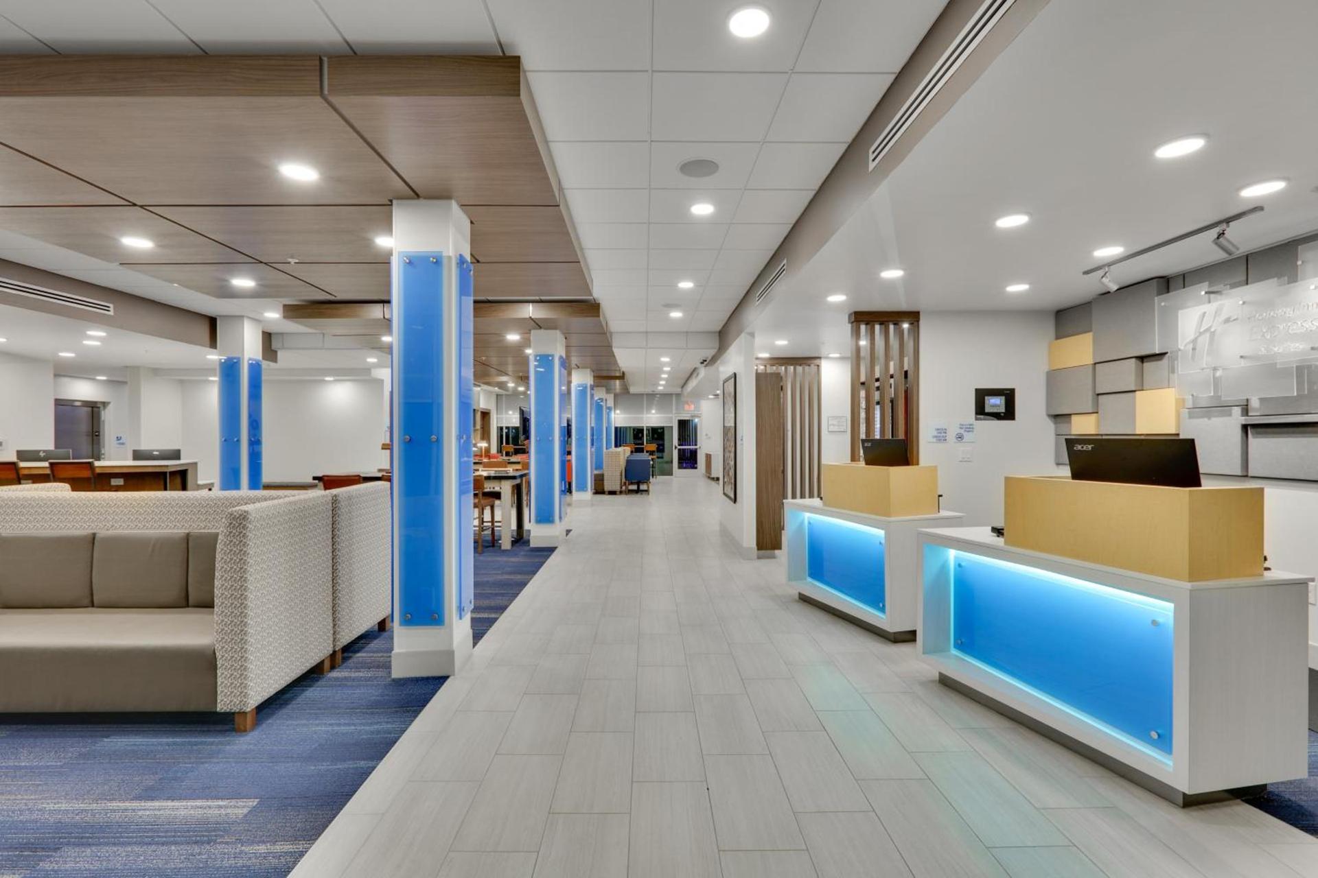 Holiday Inn Express & Suites Plano East - Richardson by IHG photo 2
