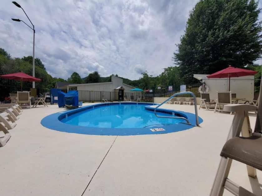 Super 8 by Wyndham Asheville/Biltmore photo 7