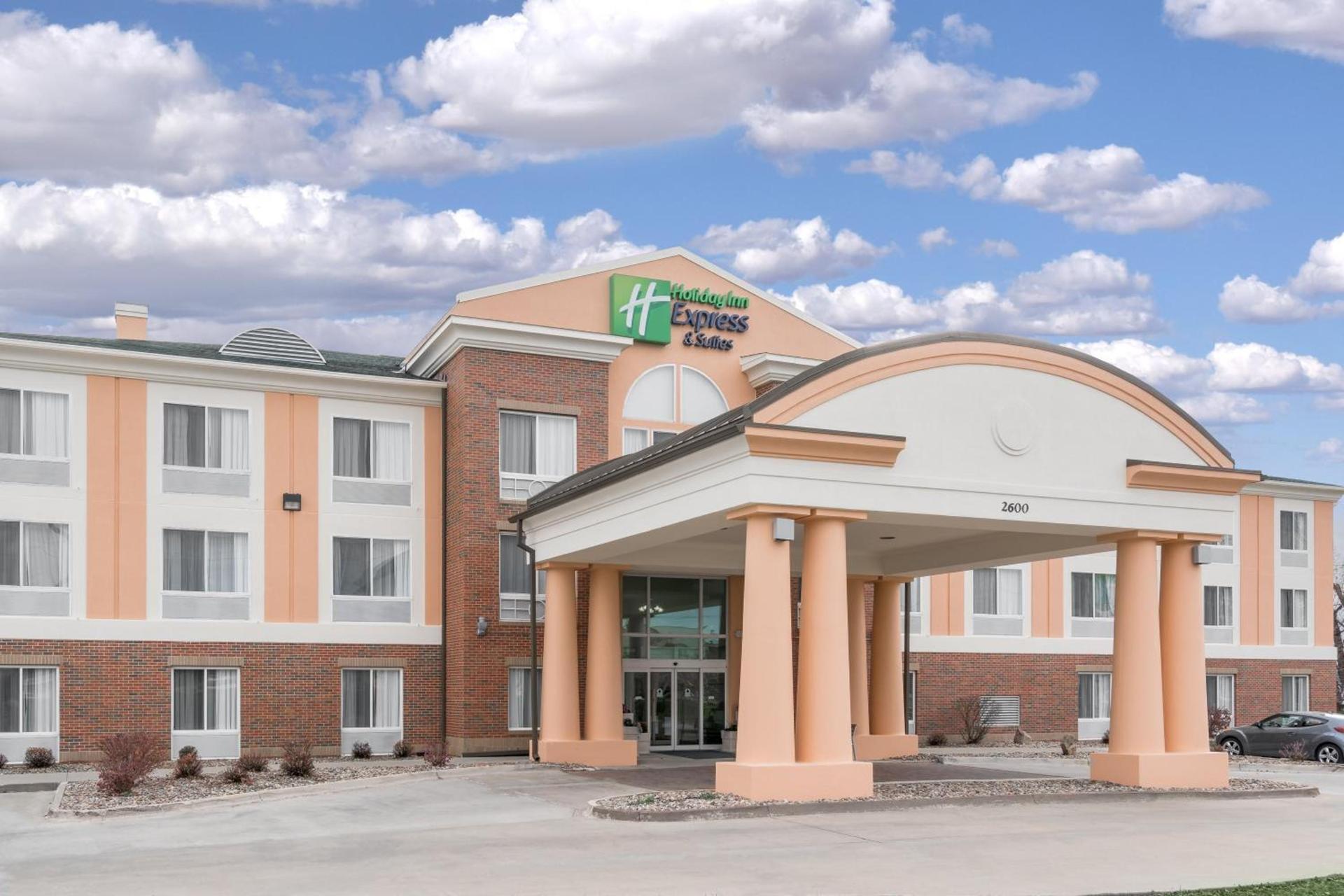 Holiday Inn Express Hotel & Suites Ames by IHG photo 1