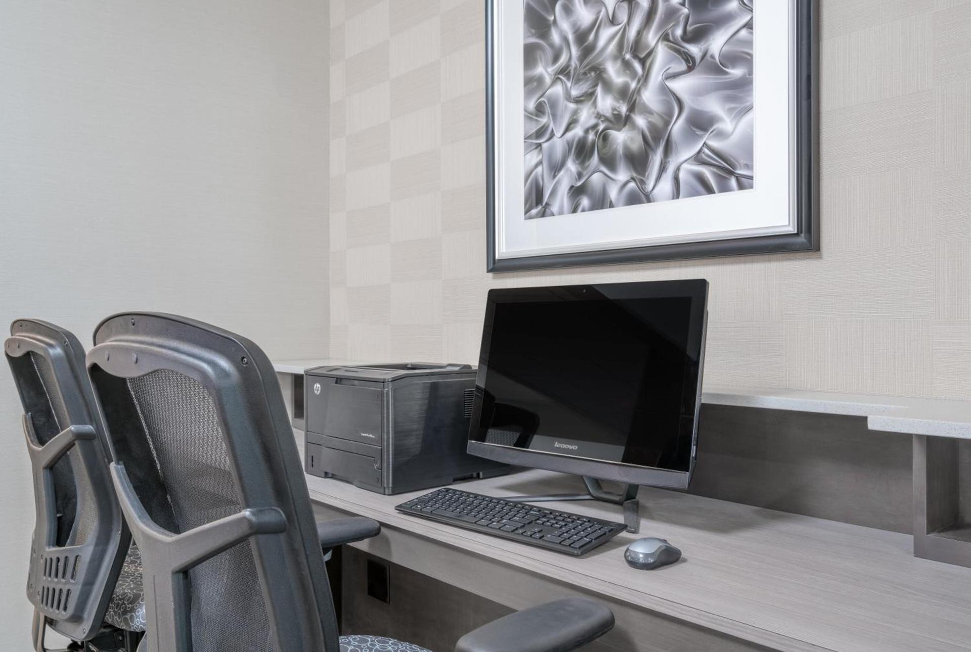 Holiday Inn Express Hotel & Suites Ames by IHG photo 11