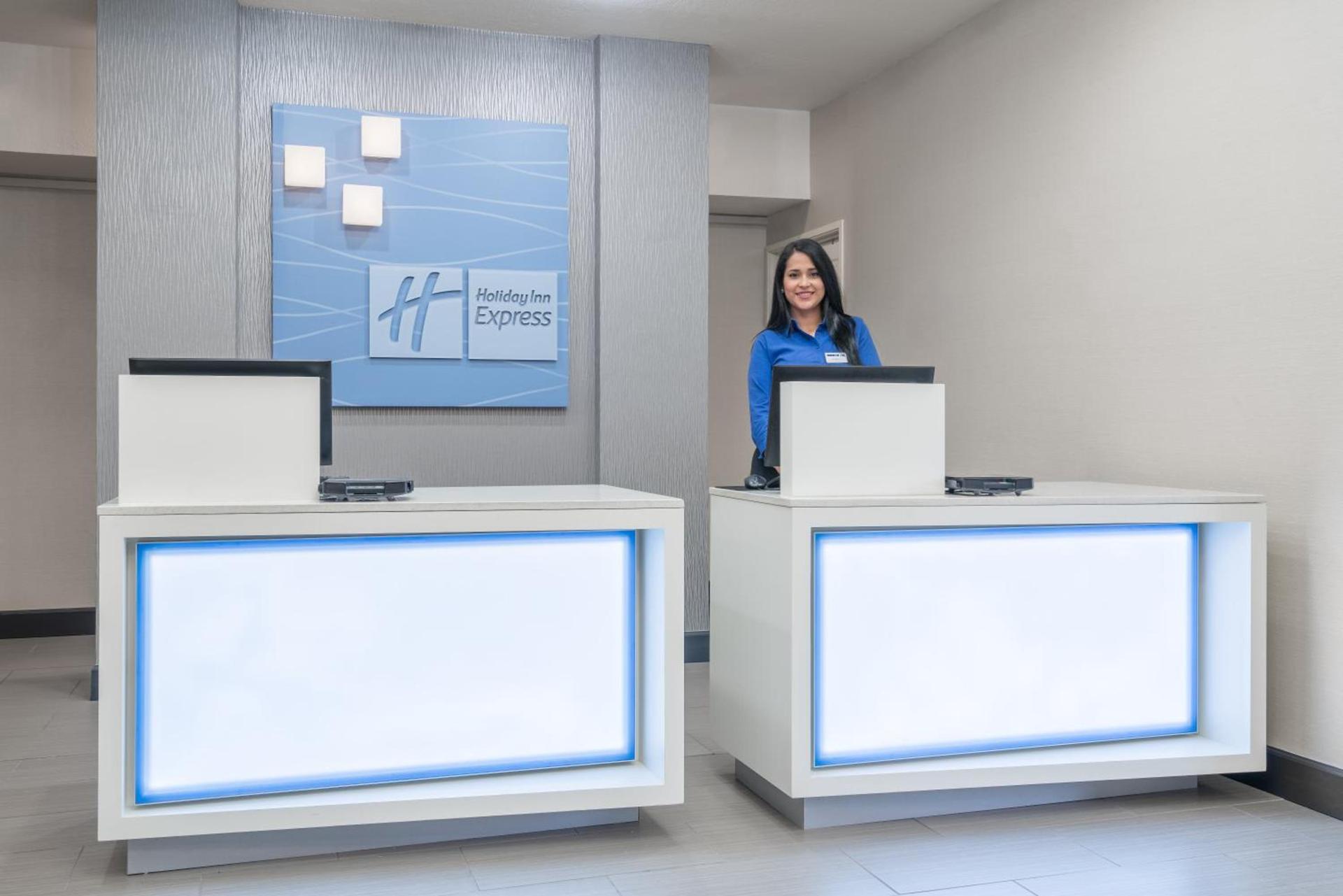 Holiday Inn Express Hotel & Suites Ames by IHG photo 12