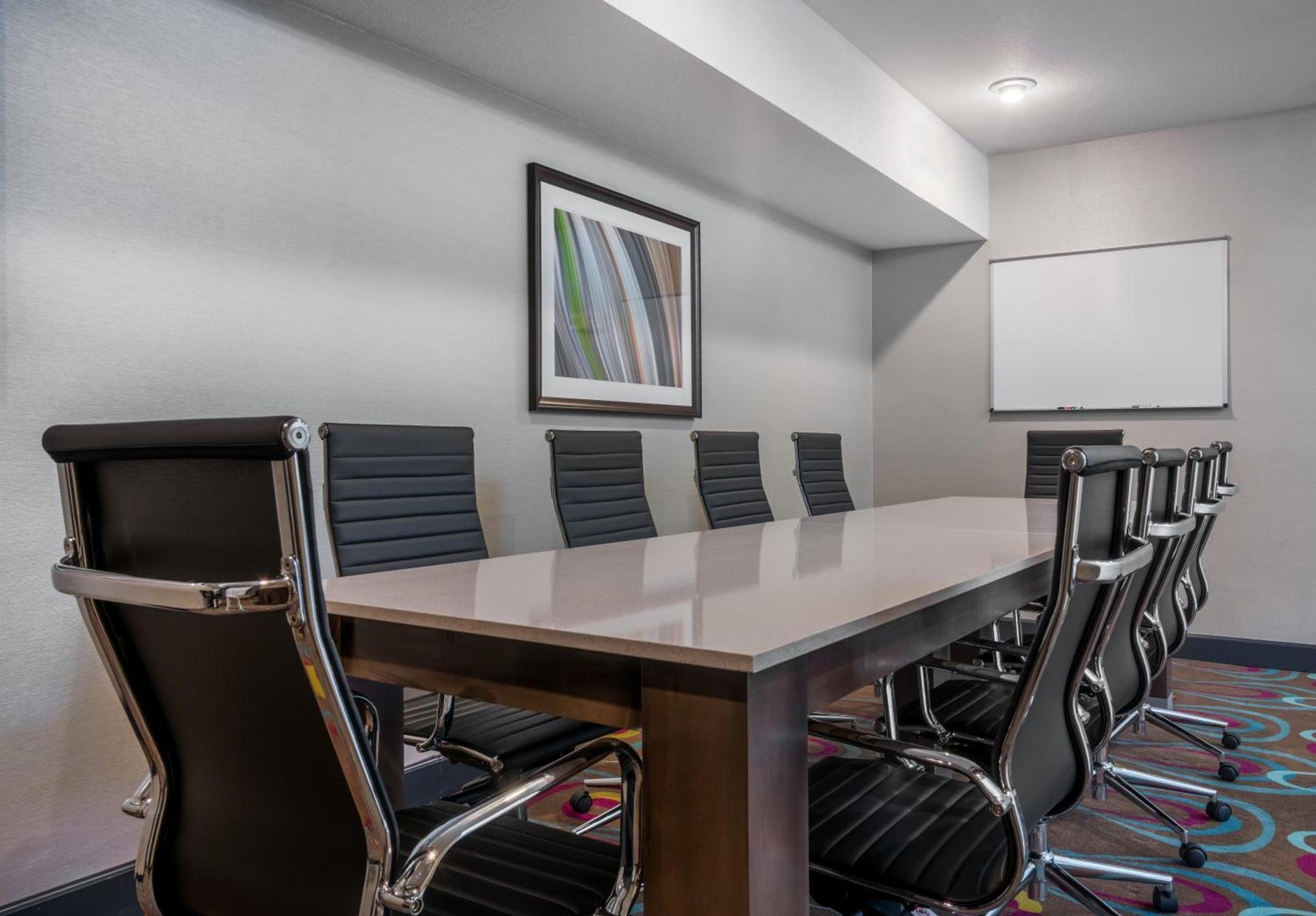 Holiday Inn Express Hotel & Suites Ames by IHG photo 31
