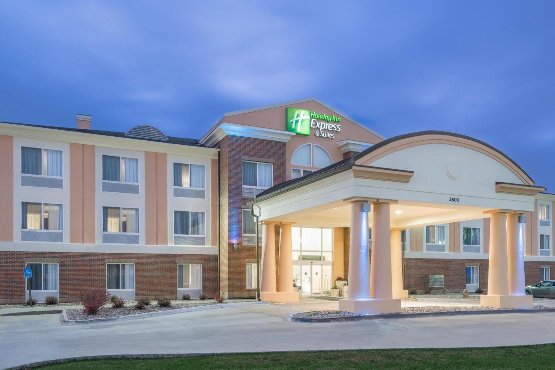 Holiday Inn Express Hotel & Suites Ames by IHG photo 22