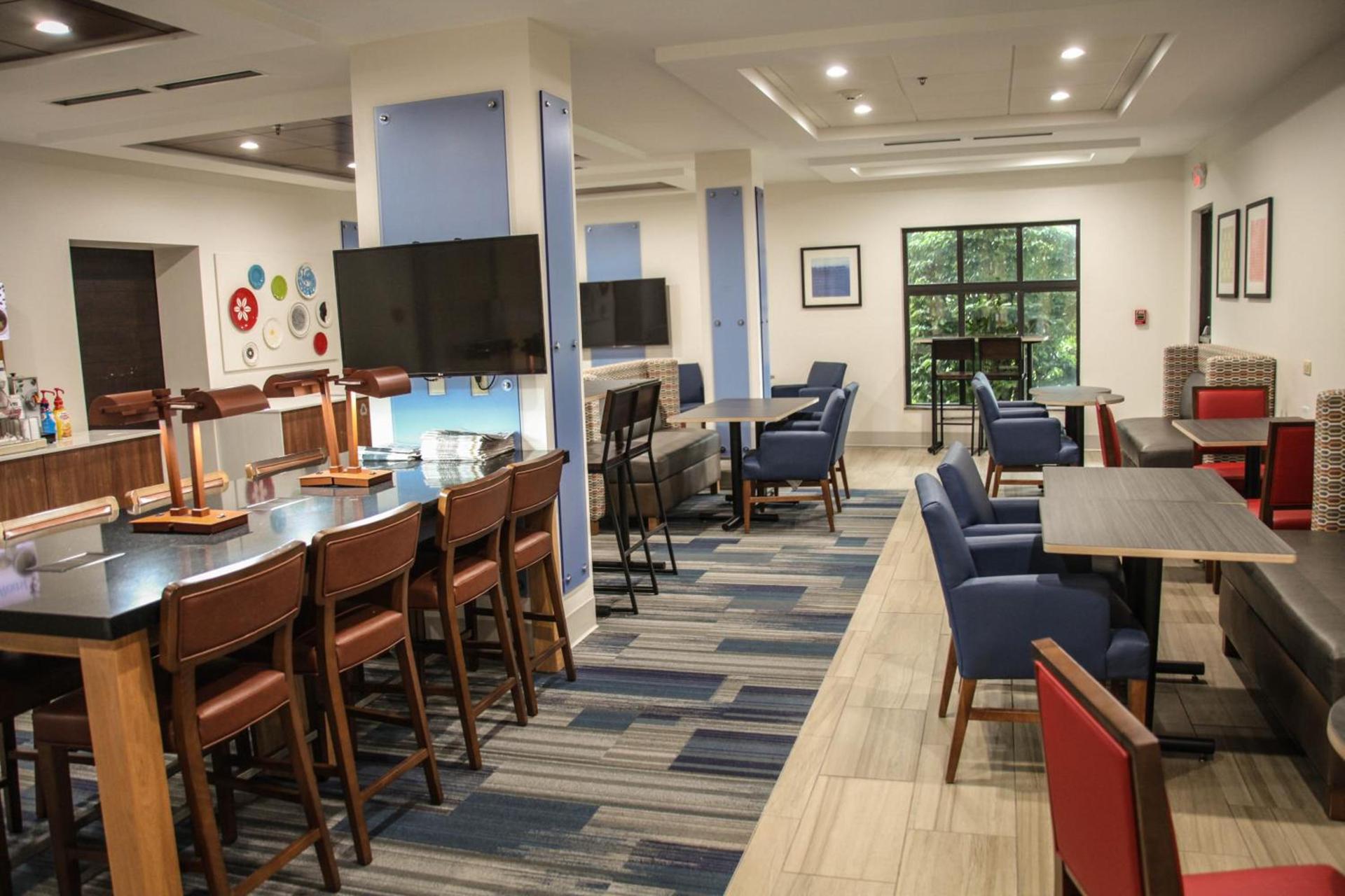 Holiday Inn Express Hotel & Suites Athens by IHG photo 2
