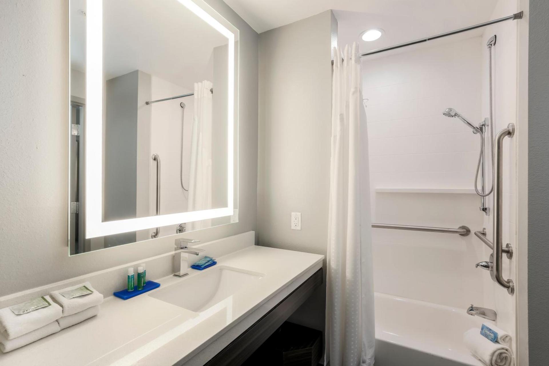Holiday Inn Express & Suites Houston - Hobby Airport Area by IHG photo 11