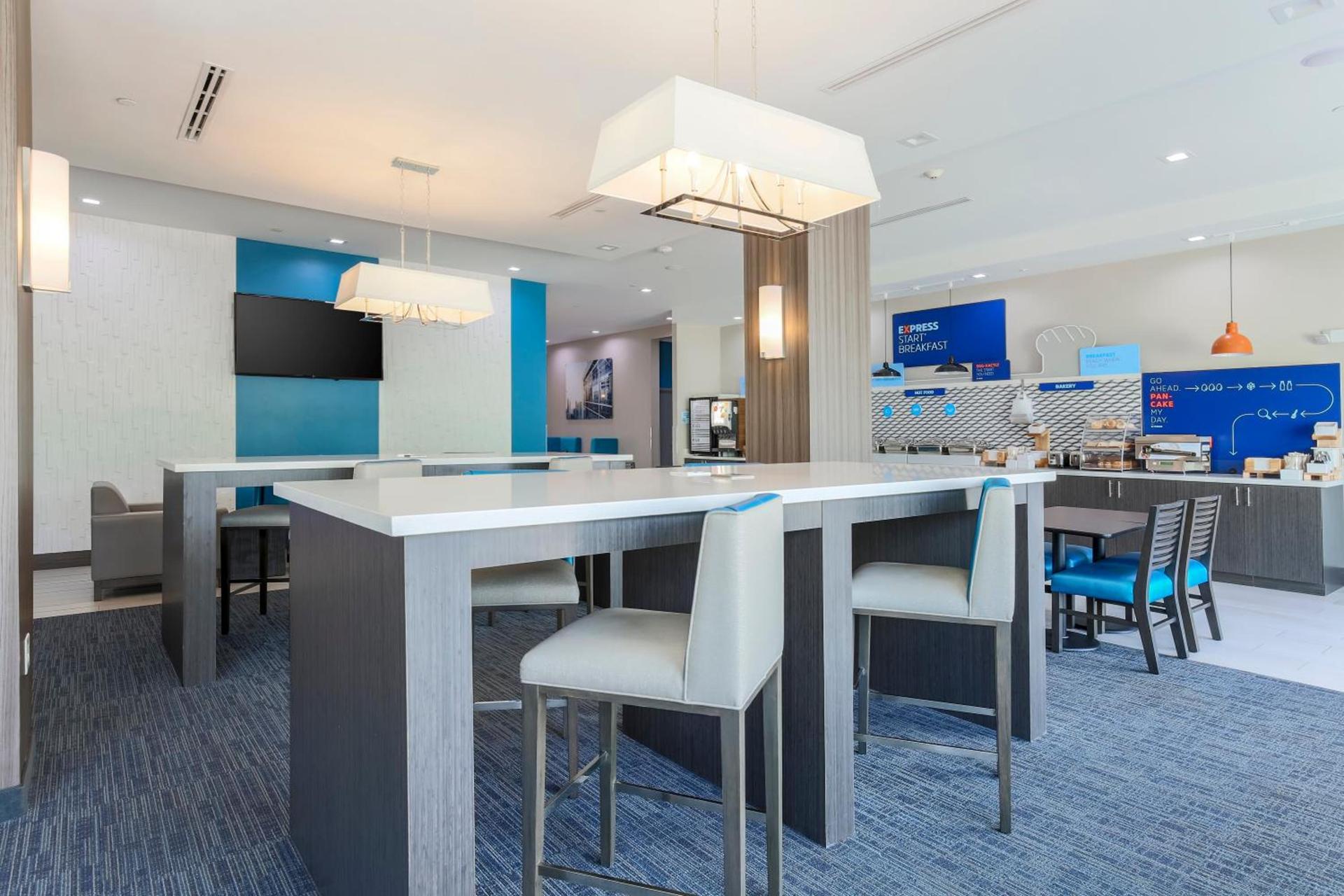 Holiday Inn Express & Suites Houston - Hobby Airport Area by IHG photo 4