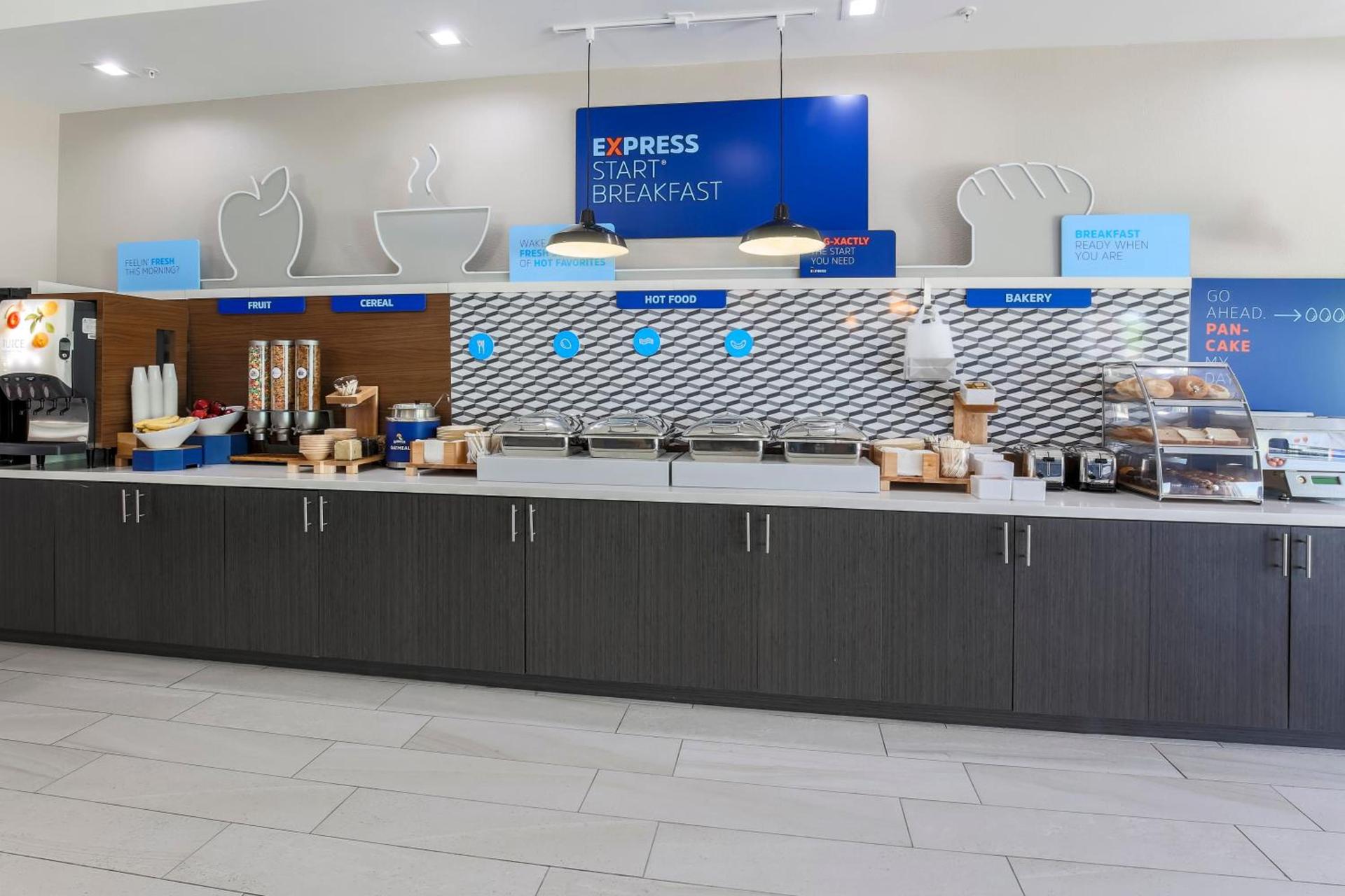 Holiday Inn Express & Suites Houston - Hobby Airport Area by IHG photo 52