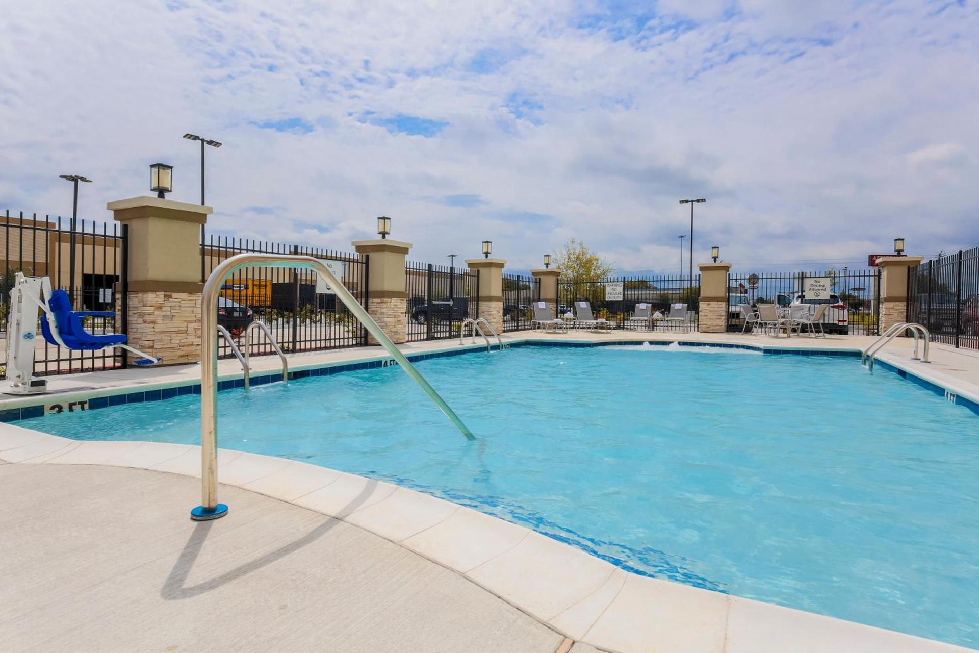 Holiday Inn Express & Suites Houston - Hobby Airport Area by IHG photo 61