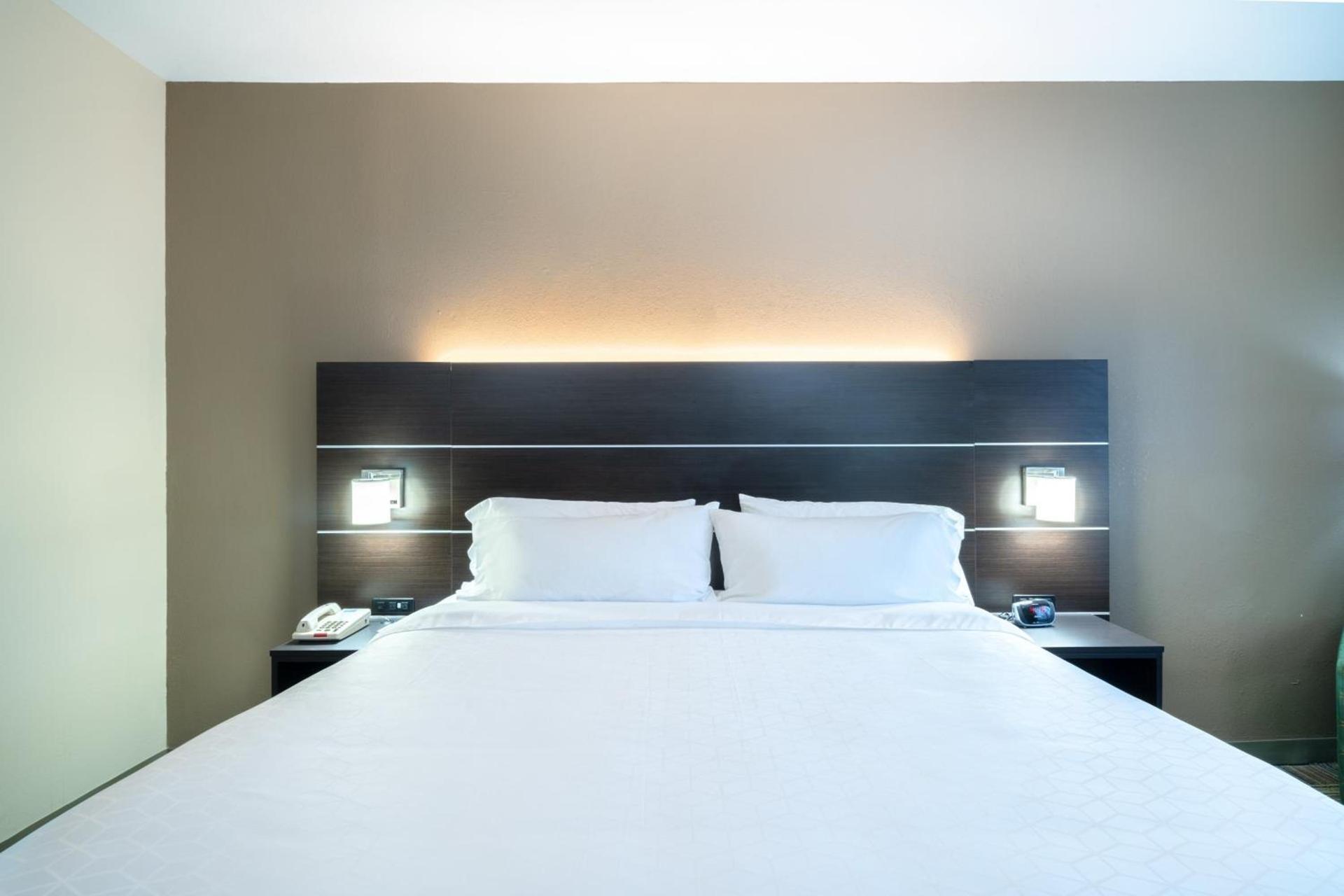Holiday Inn Express Hotel & Suites Ashland by IHG photo 17