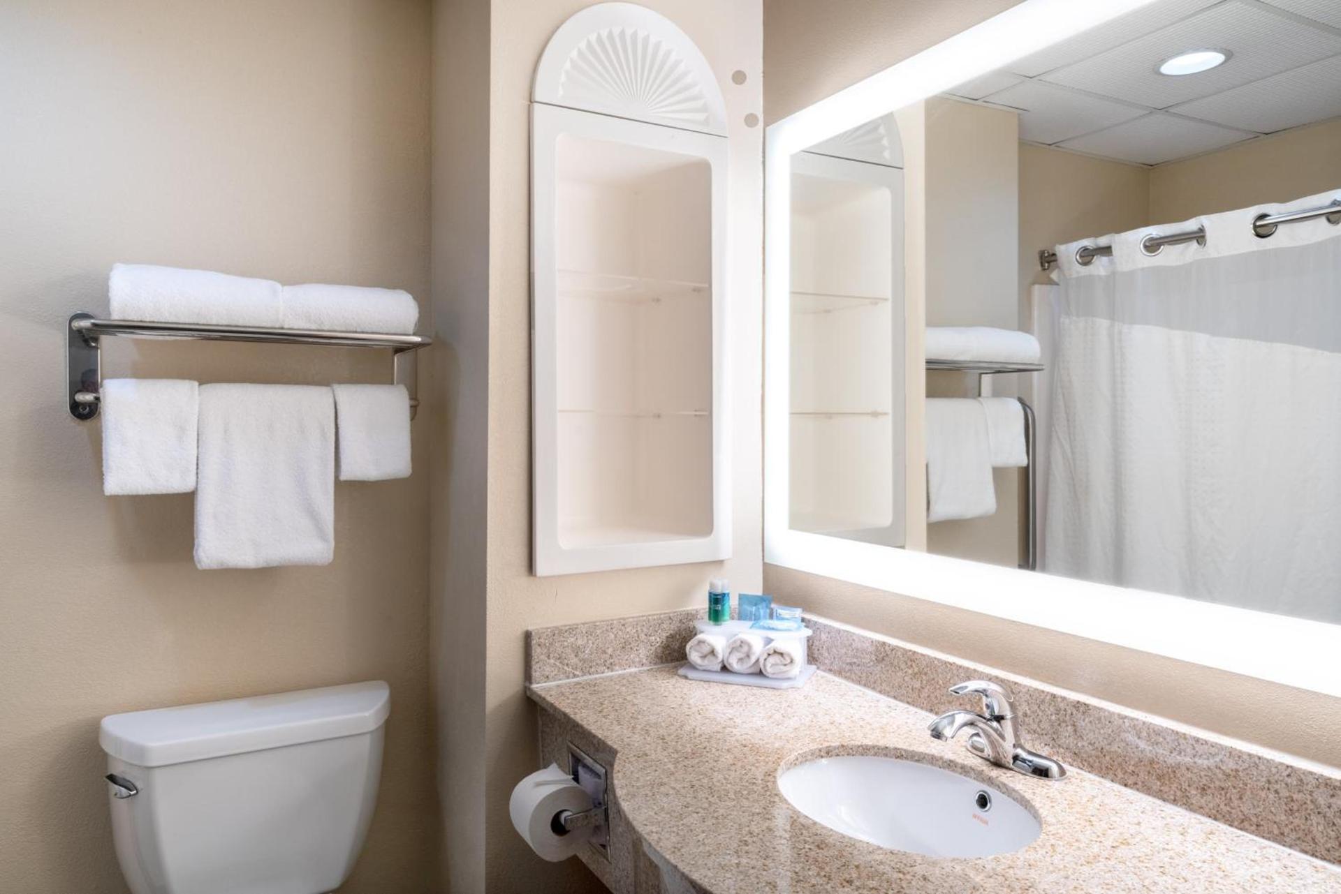 Holiday Inn Express Hotel & Suites Ashland by IHG photo 16