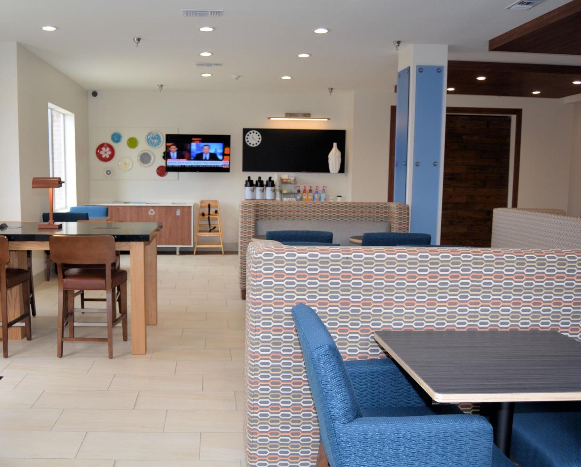 Holiday Inn Express Hotel and Suites Abilene, an IHG Hotel photo 5