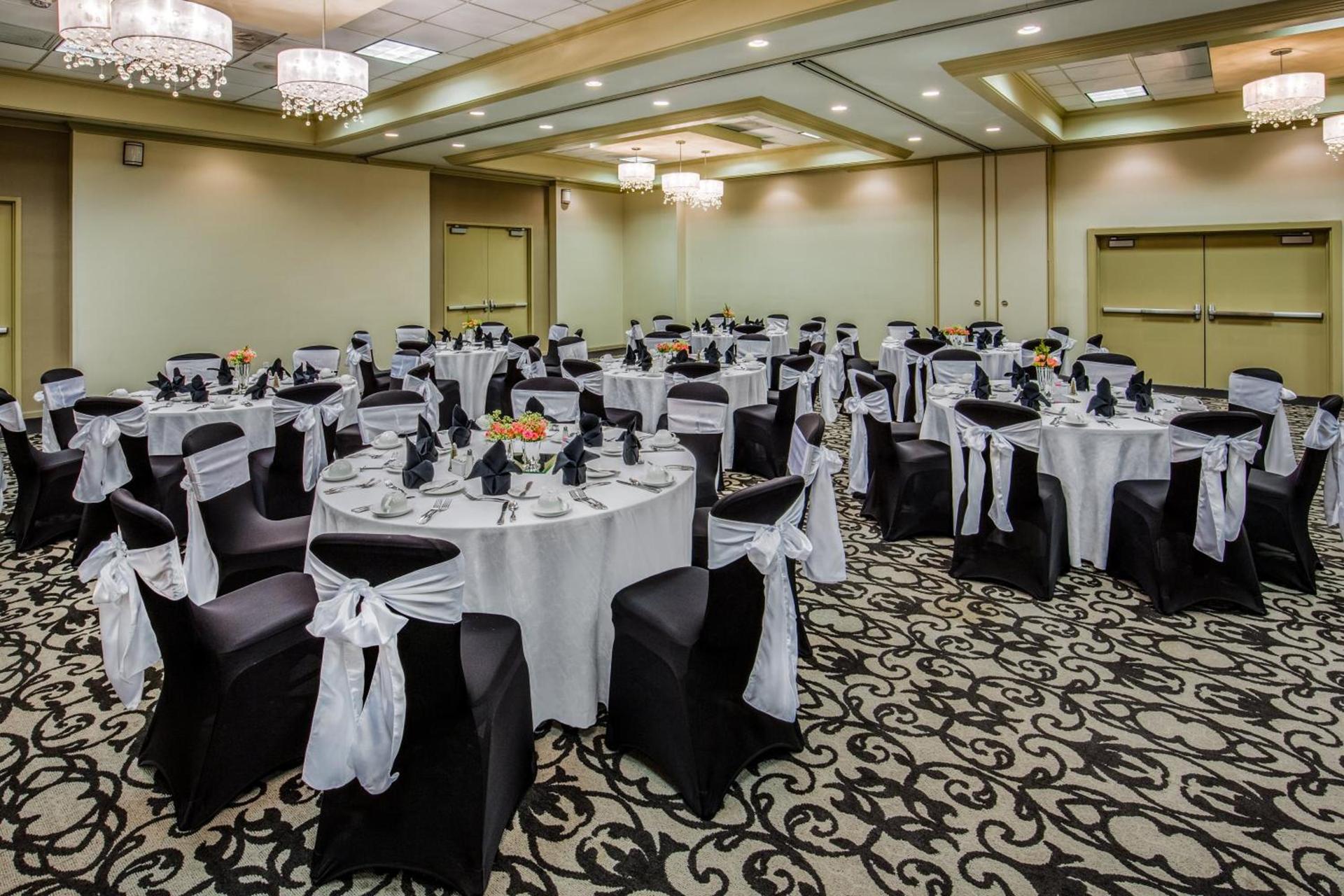 Crowne Plaza Phoenix Airport - PHX by IHG photo 60