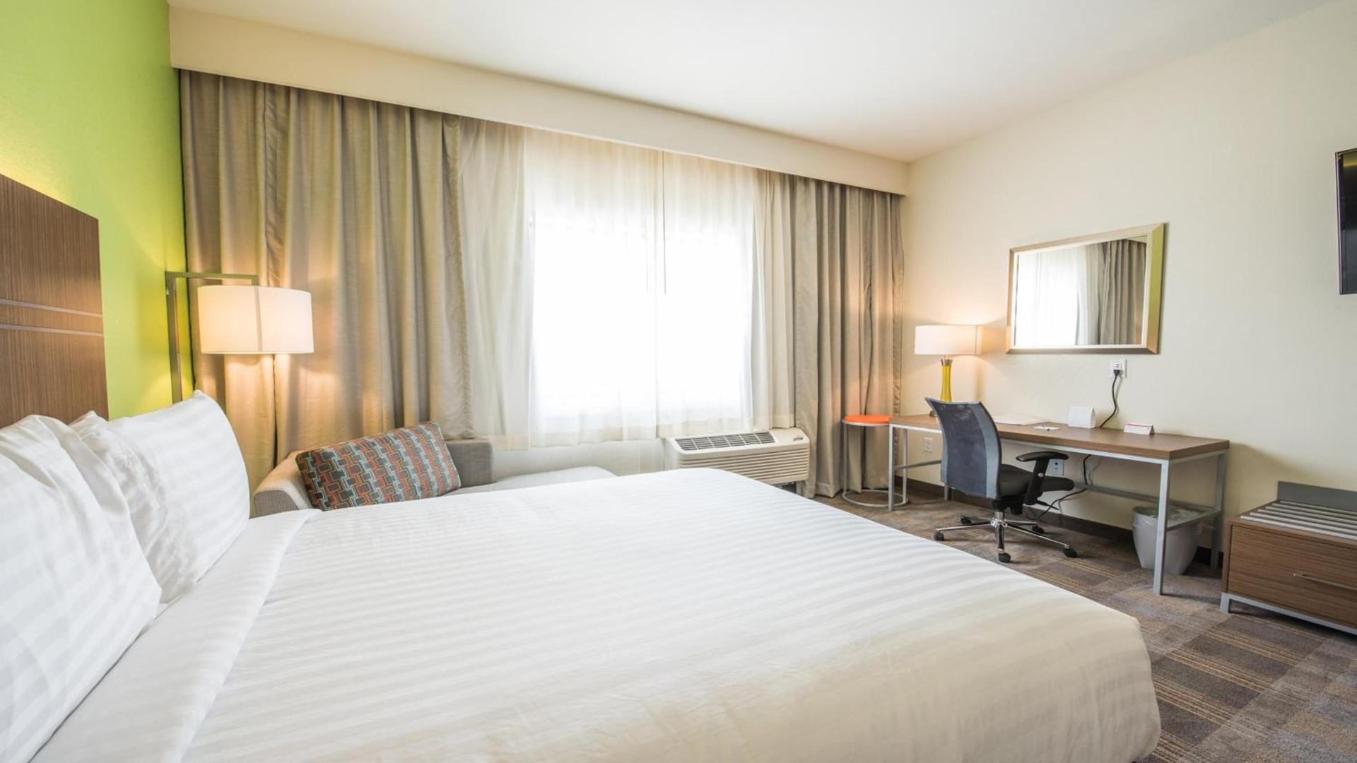 Holiday Inn Express & Suites - Dripping Springs - Austin Area by IHG photo 18