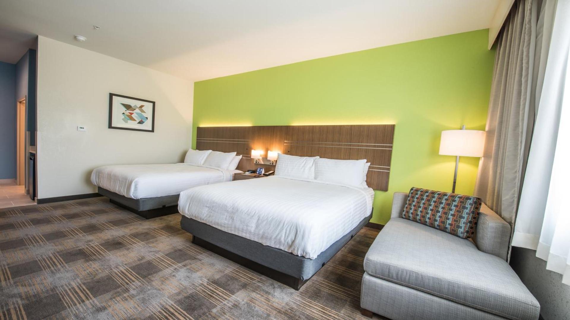 Holiday Inn Express & Suites - Dripping Springs - Austin Area by IHG photo 2