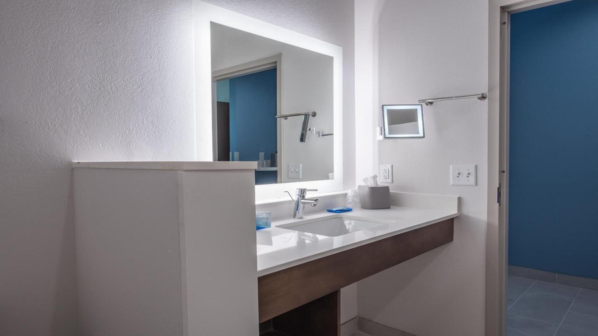 Holiday Inn Express & Suites - Dripping Springs - Austin Area by IHG photo 20