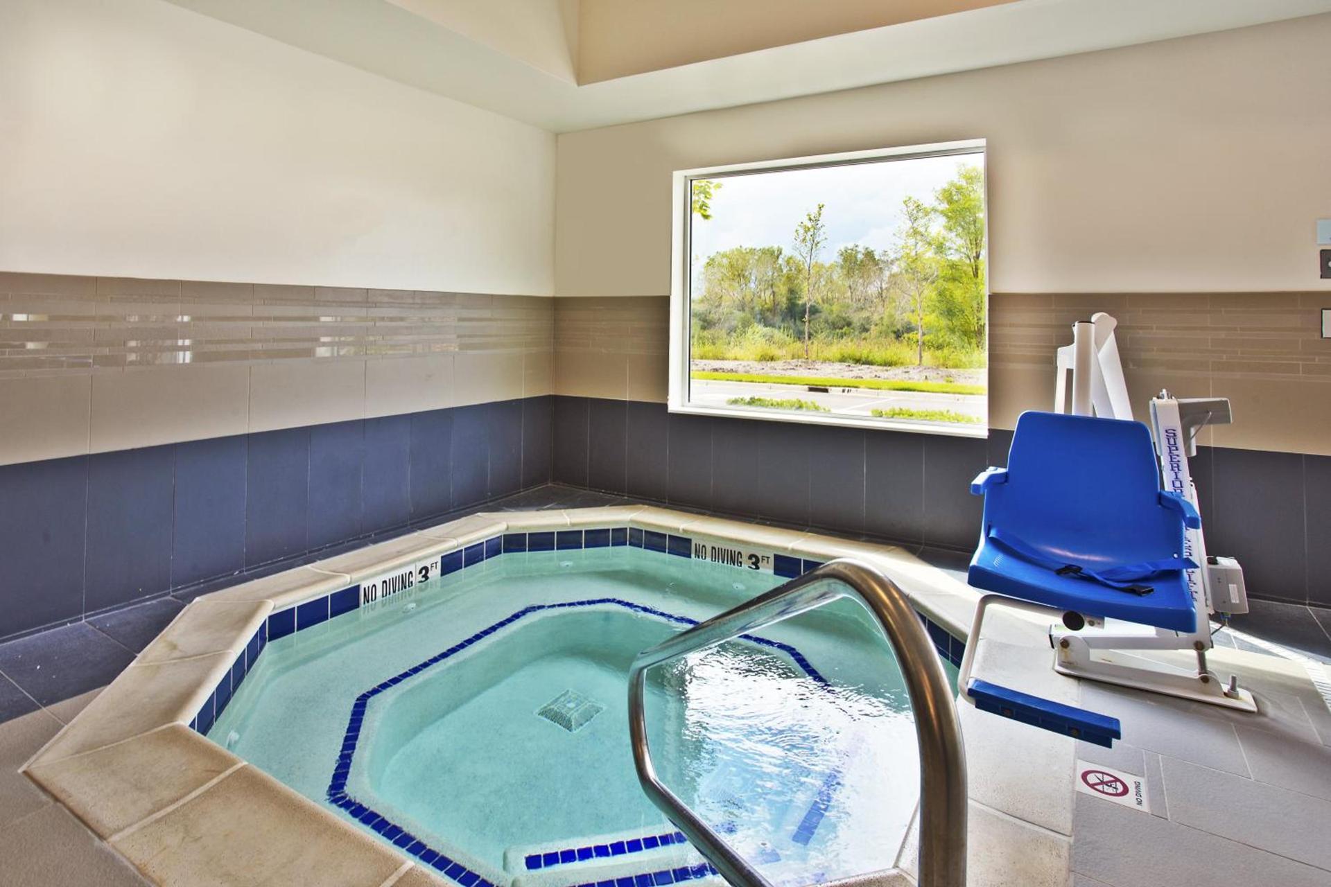 Holiday Inn Express Hotel & Suites Ann Arbor West by IHG photo 8
