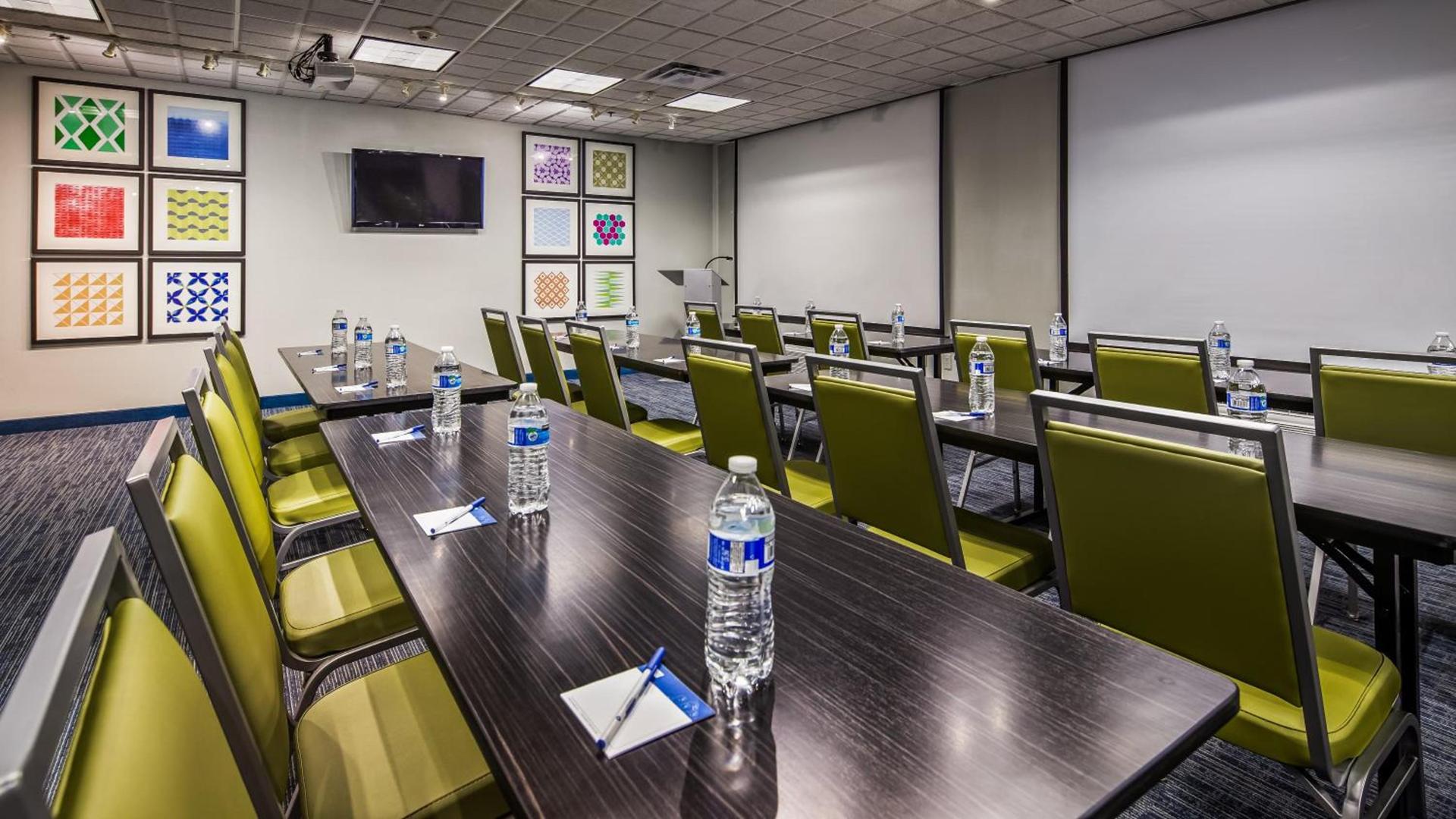 Holiday Inn Express & Suites Detroit - Farmington Hills by IHG photo 20