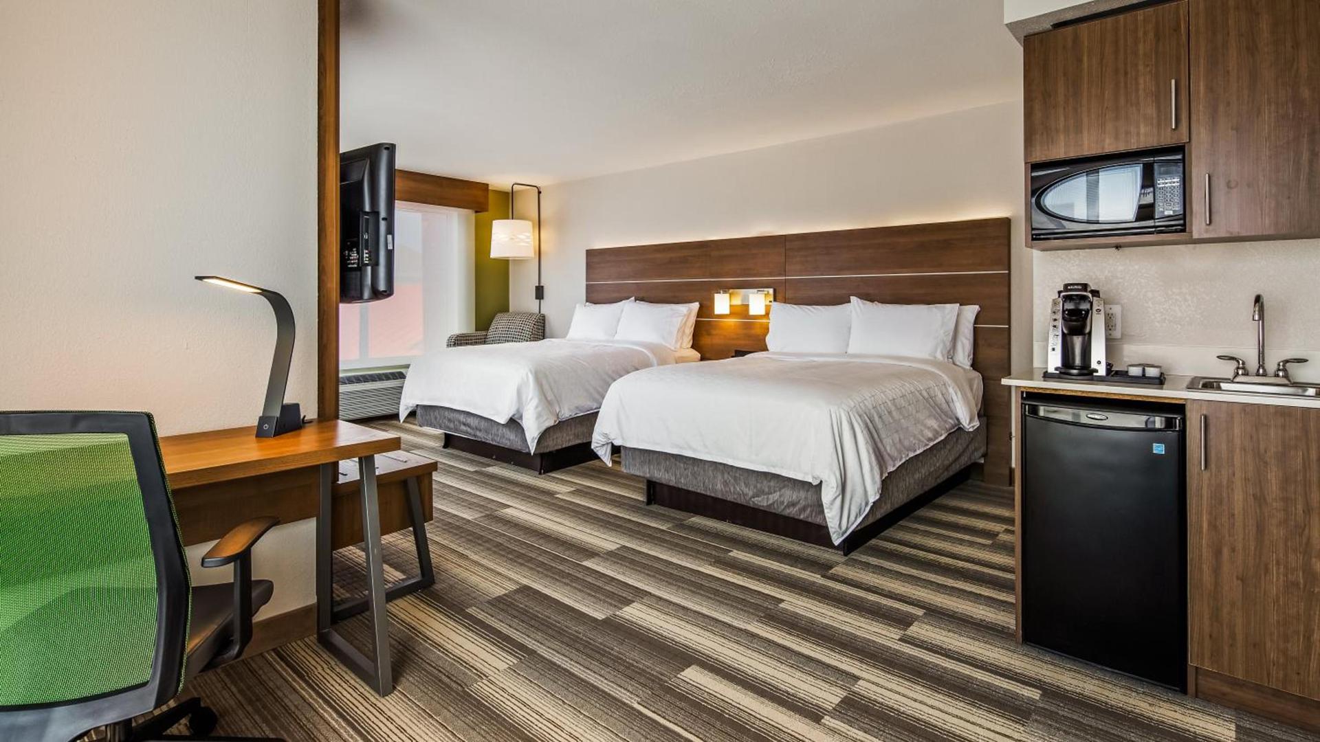 Holiday Inn Express & Suites Detroit - Farmington Hills by IHG photo 32