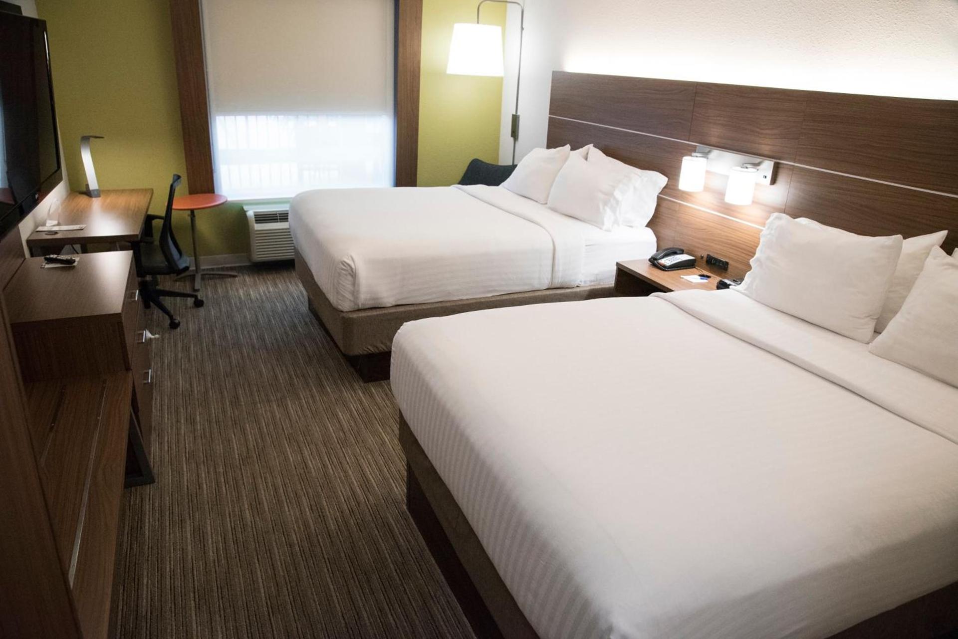 Holiday Inn Express & Suites Alexandria by IHG photo 12