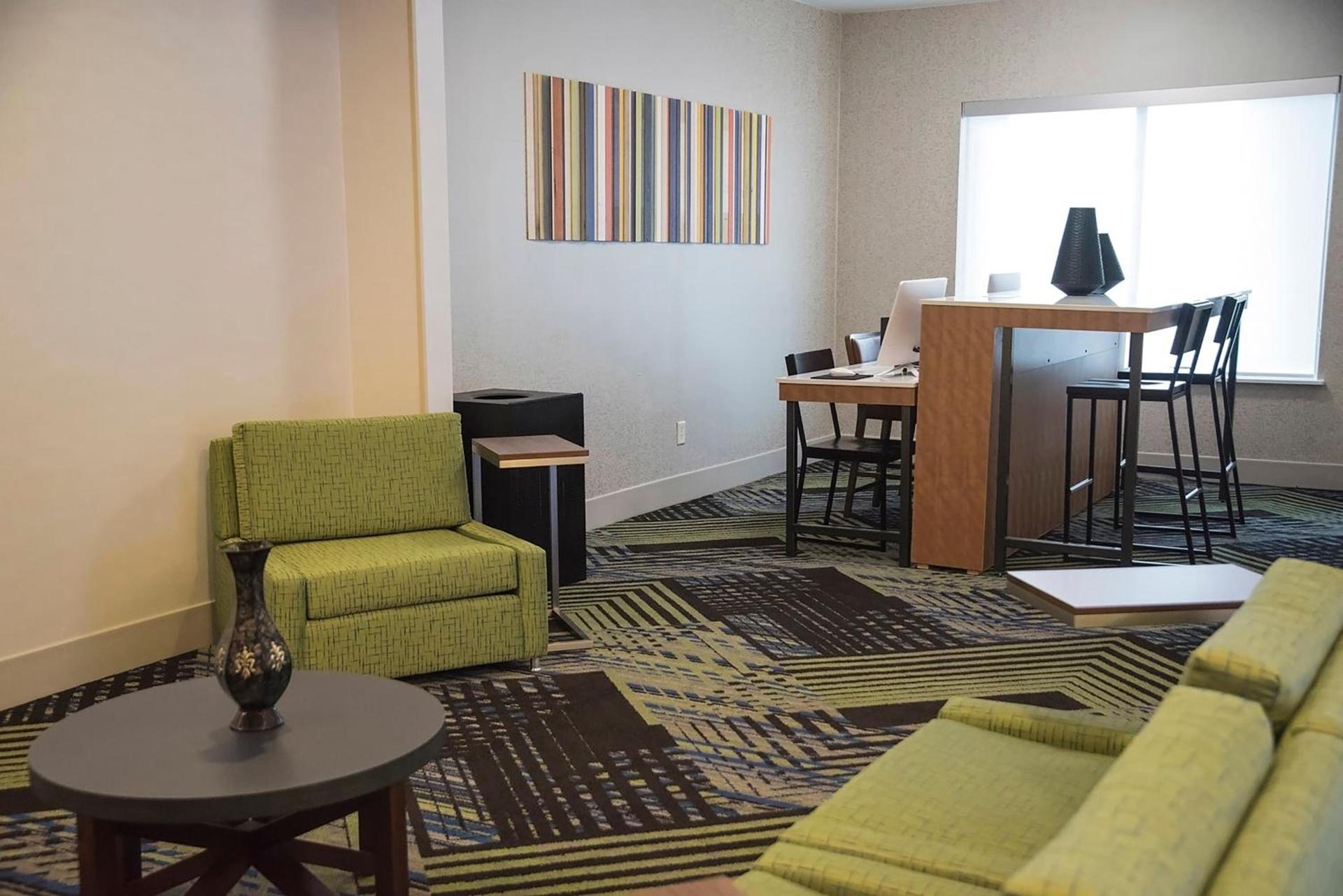 Holiday Inn Express & Suites Alexandria by IHG photo 17