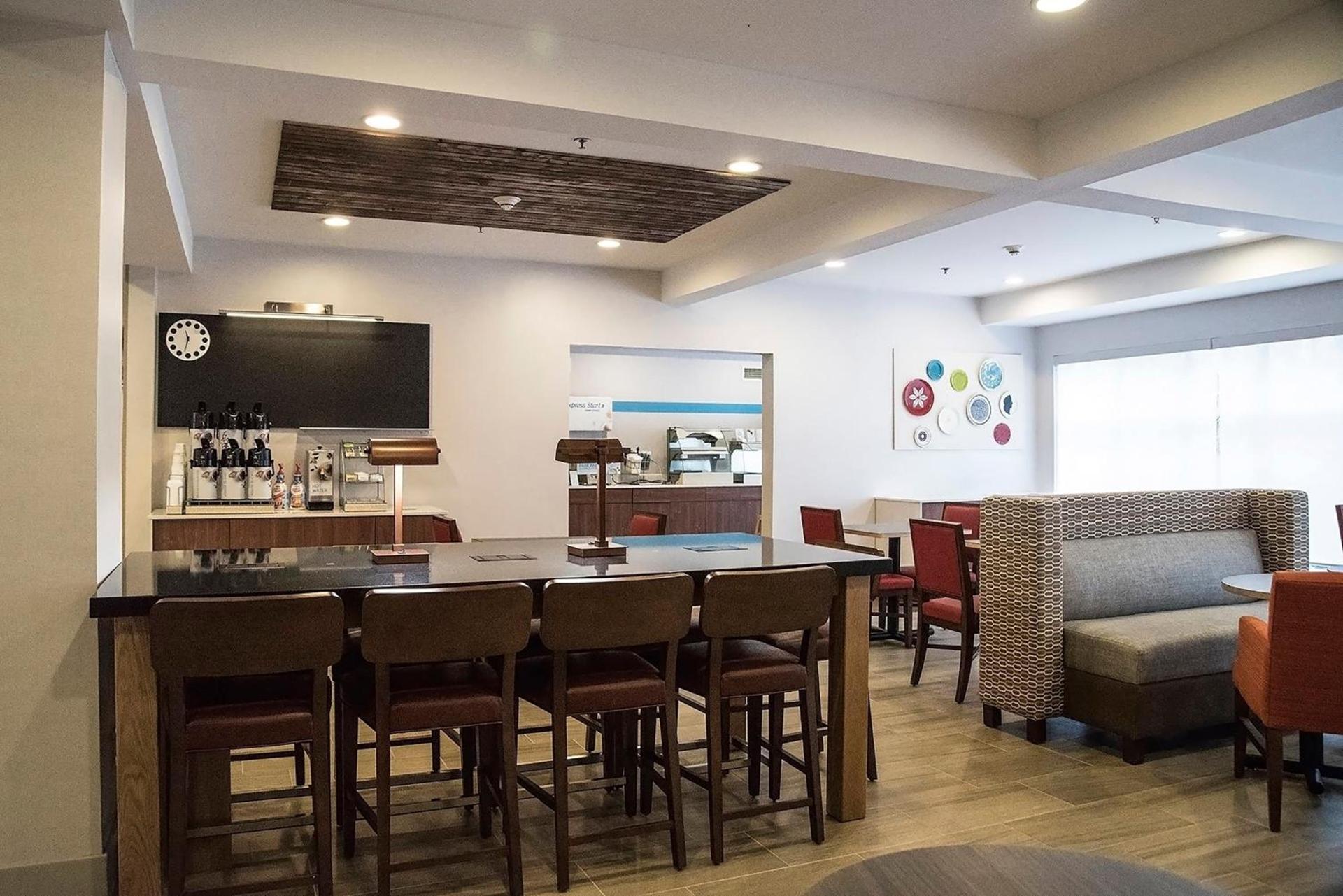 Holiday Inn Express & Suites Alexandria by IHG photo 3