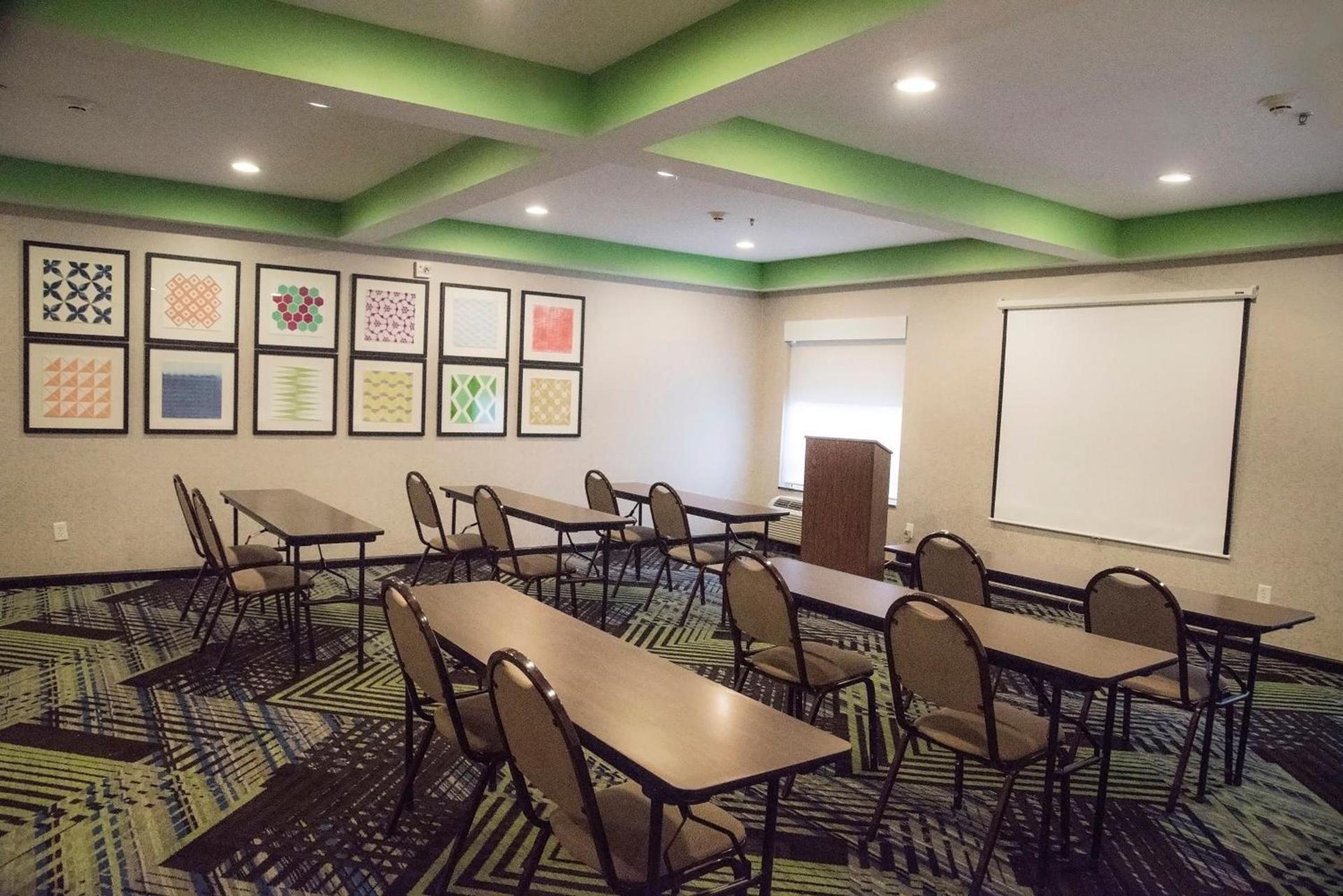 Holiday Inn Express & Suites Alexandria by IHG photo 20