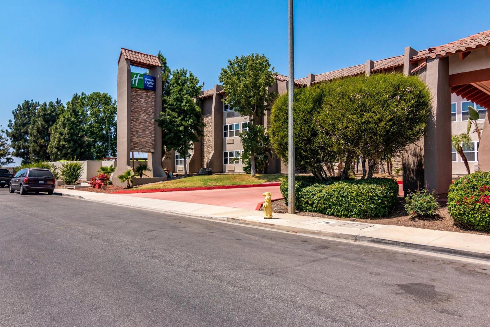 Holiday Inn Express & Suites Camarillo by IHG — hotel in Camarillo