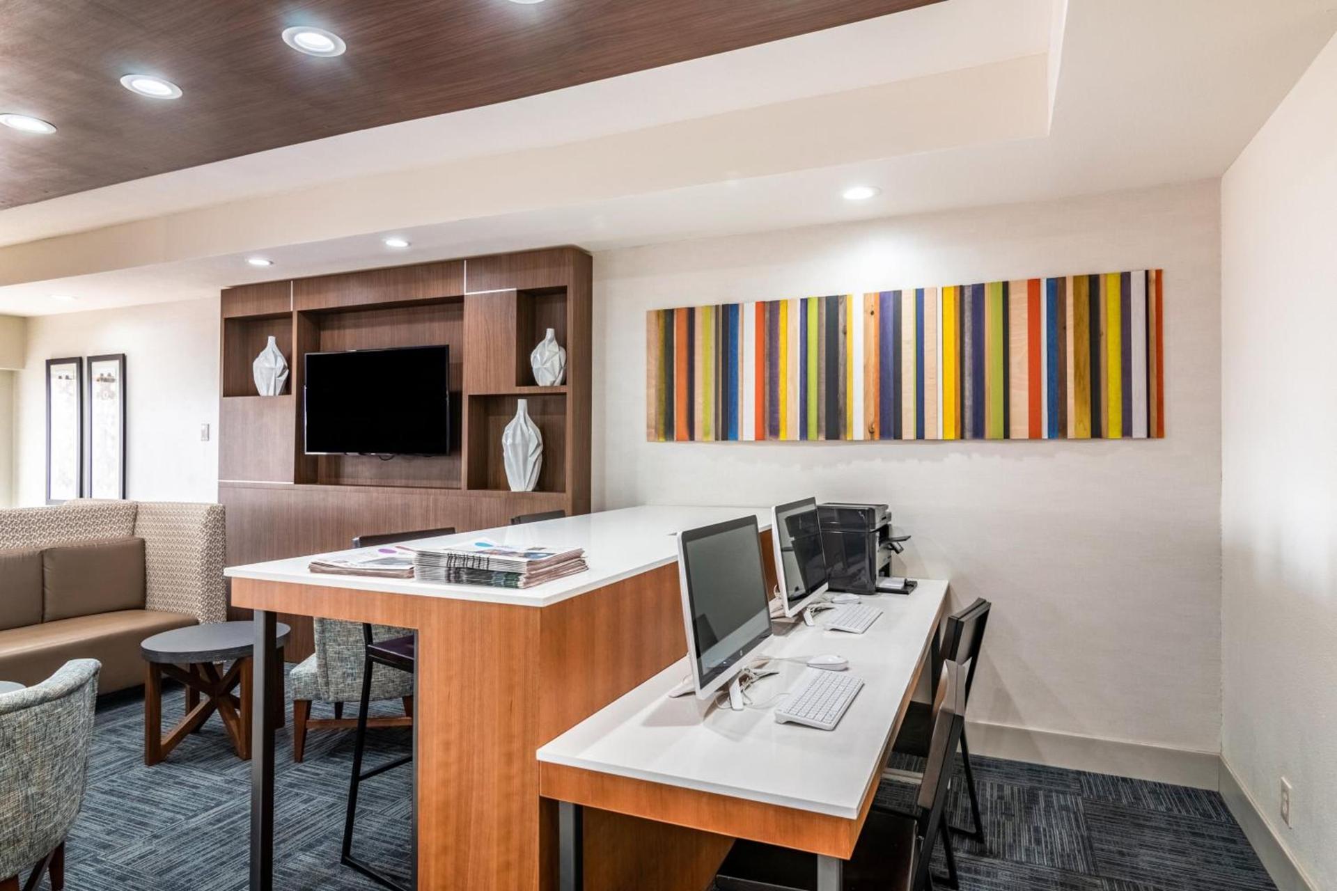 Holiday Inn Express & Suites Camarillo by IHG photo 5