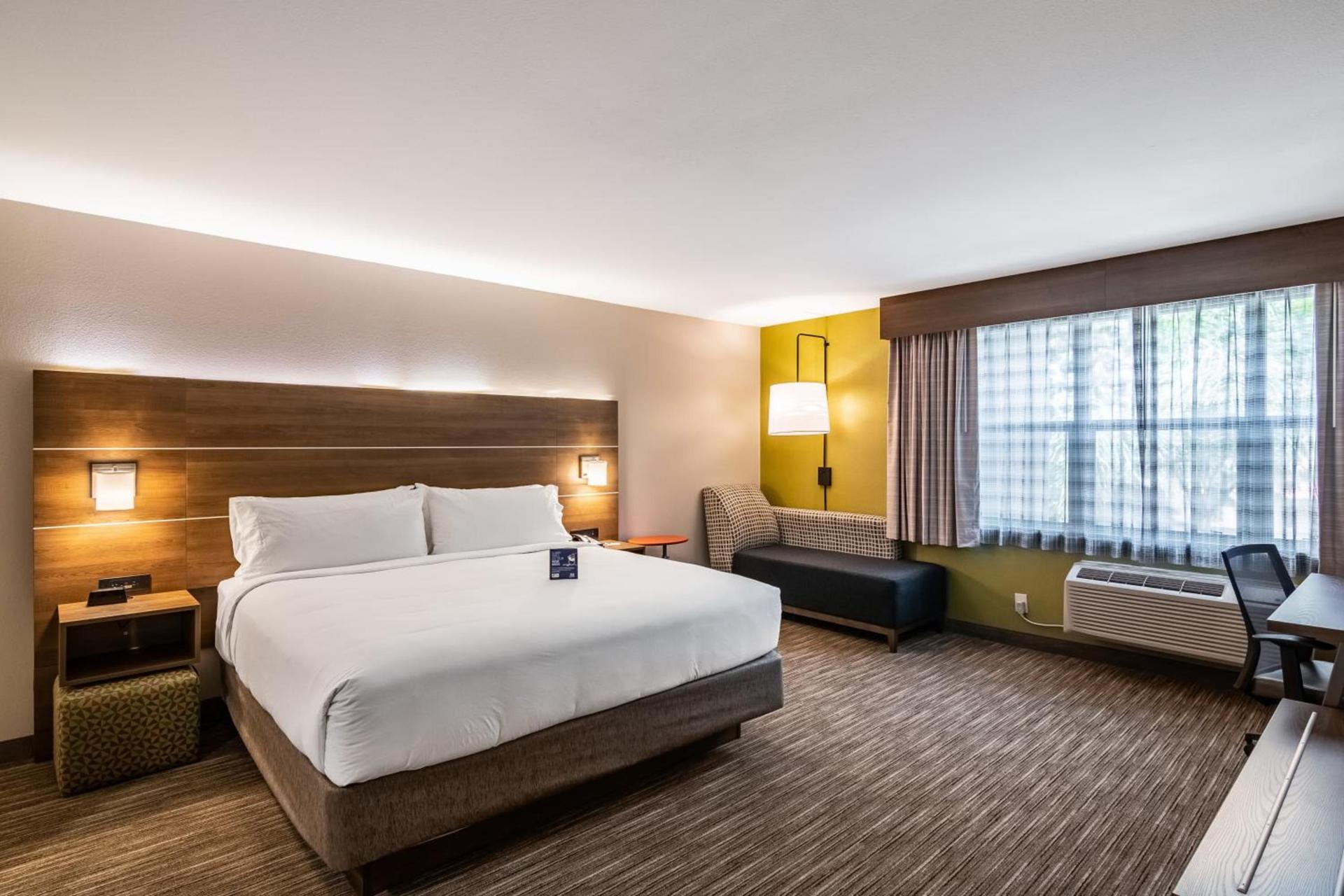 Holiday Inn Express & Suites Camarillo by IHG photo 12
