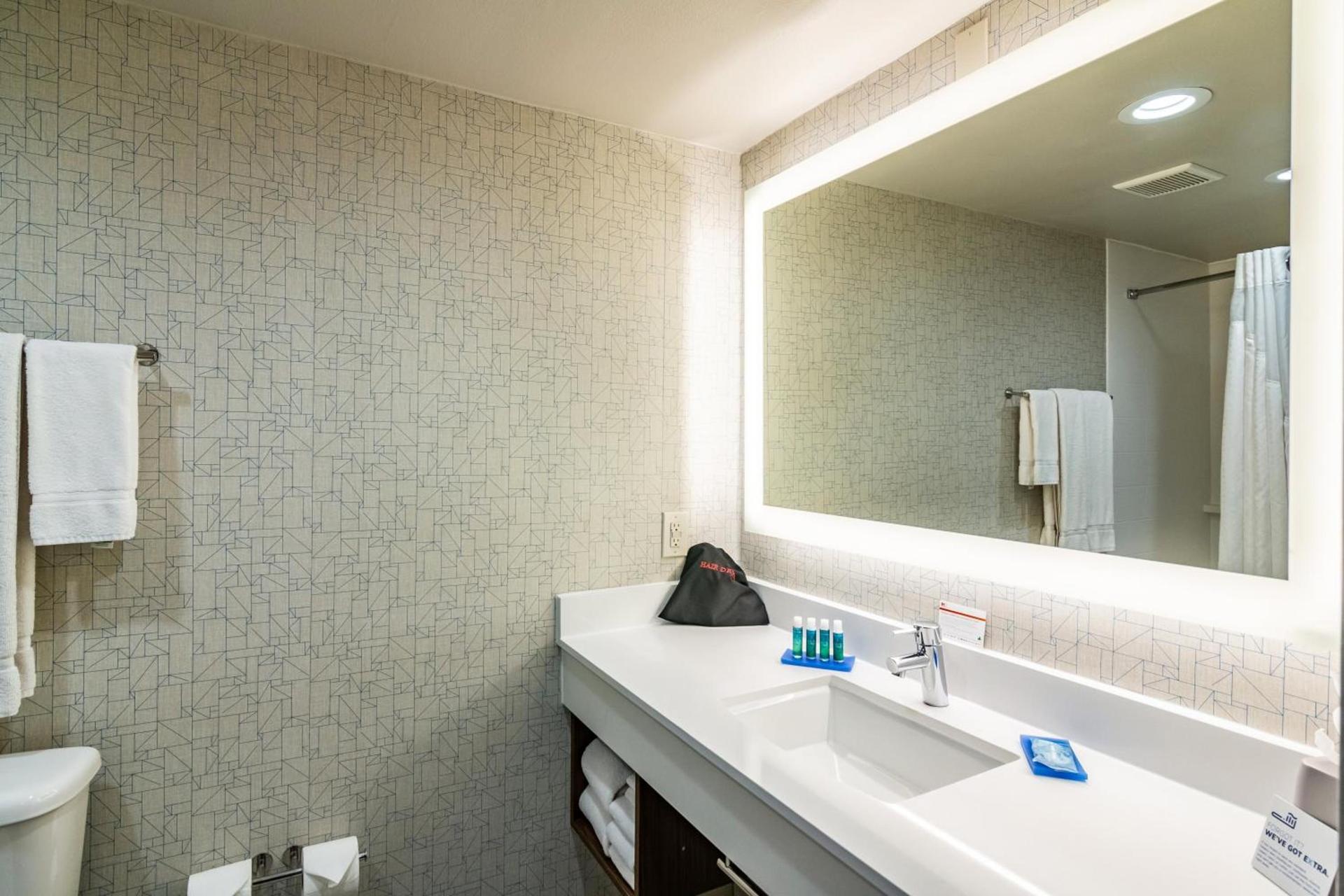 Holiday Inn Express & Suites Camarillo by IHG photo 24