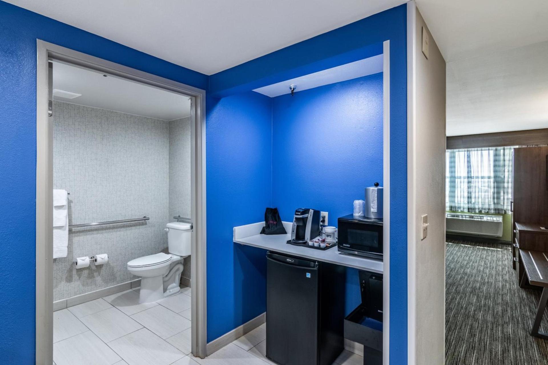 Holiday Inn Express & Suites Camarillo by IHG photo 27