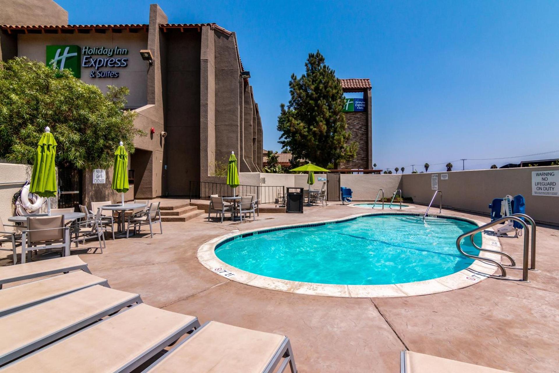Holiday Inn Express & Suites Camarillo by IHG photo 3