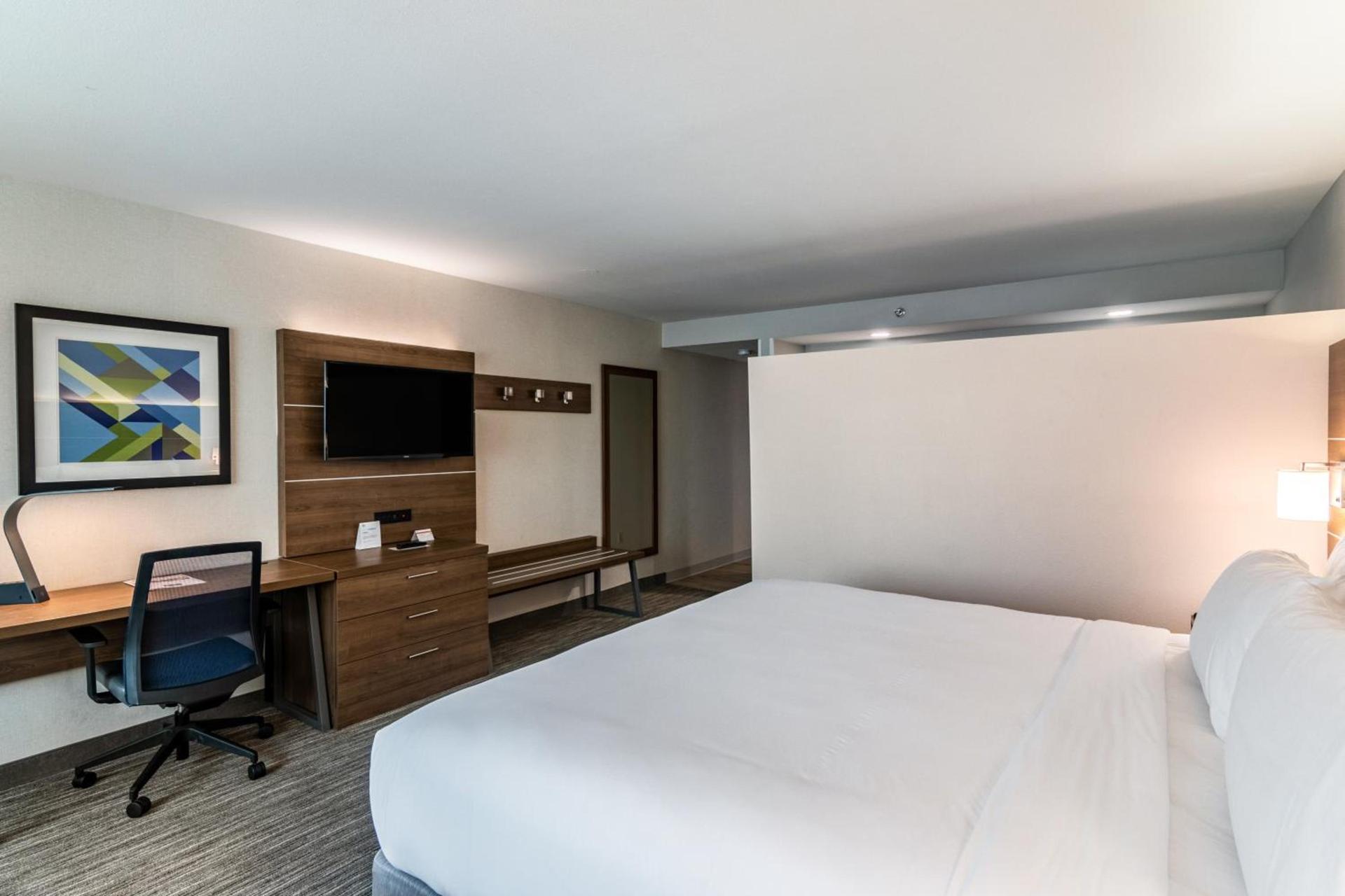 Holiday Inn Express & Suites Camarillo by IHG photo 30