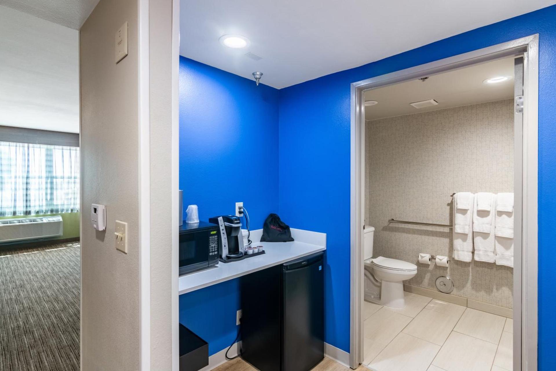Holiday Inn Express & Suites Camarillo by IHG photo 21