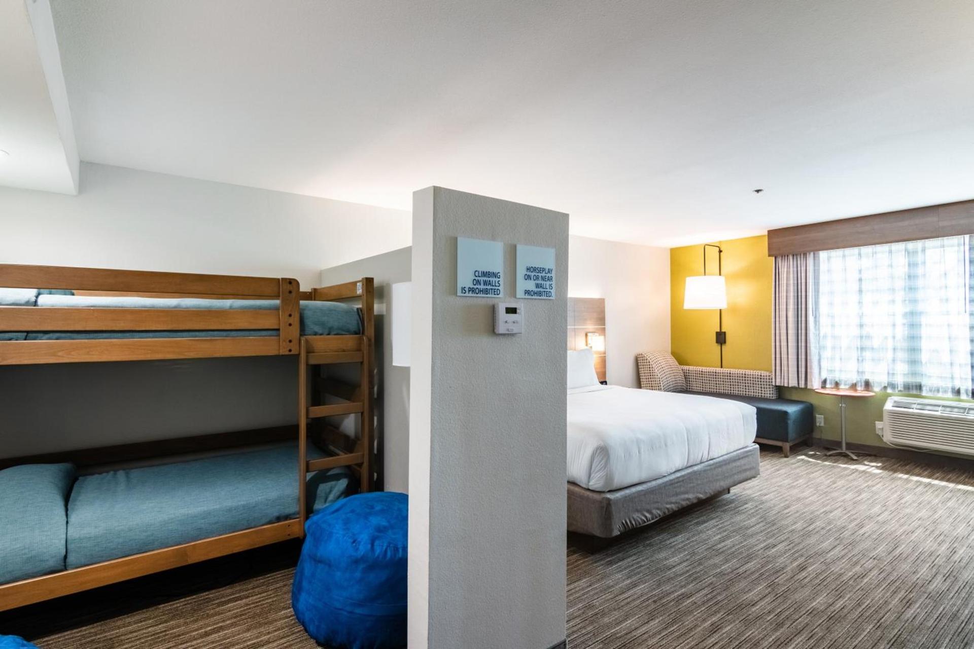 Holiday Inn Express & Suites Camarillo by IHG photo 17