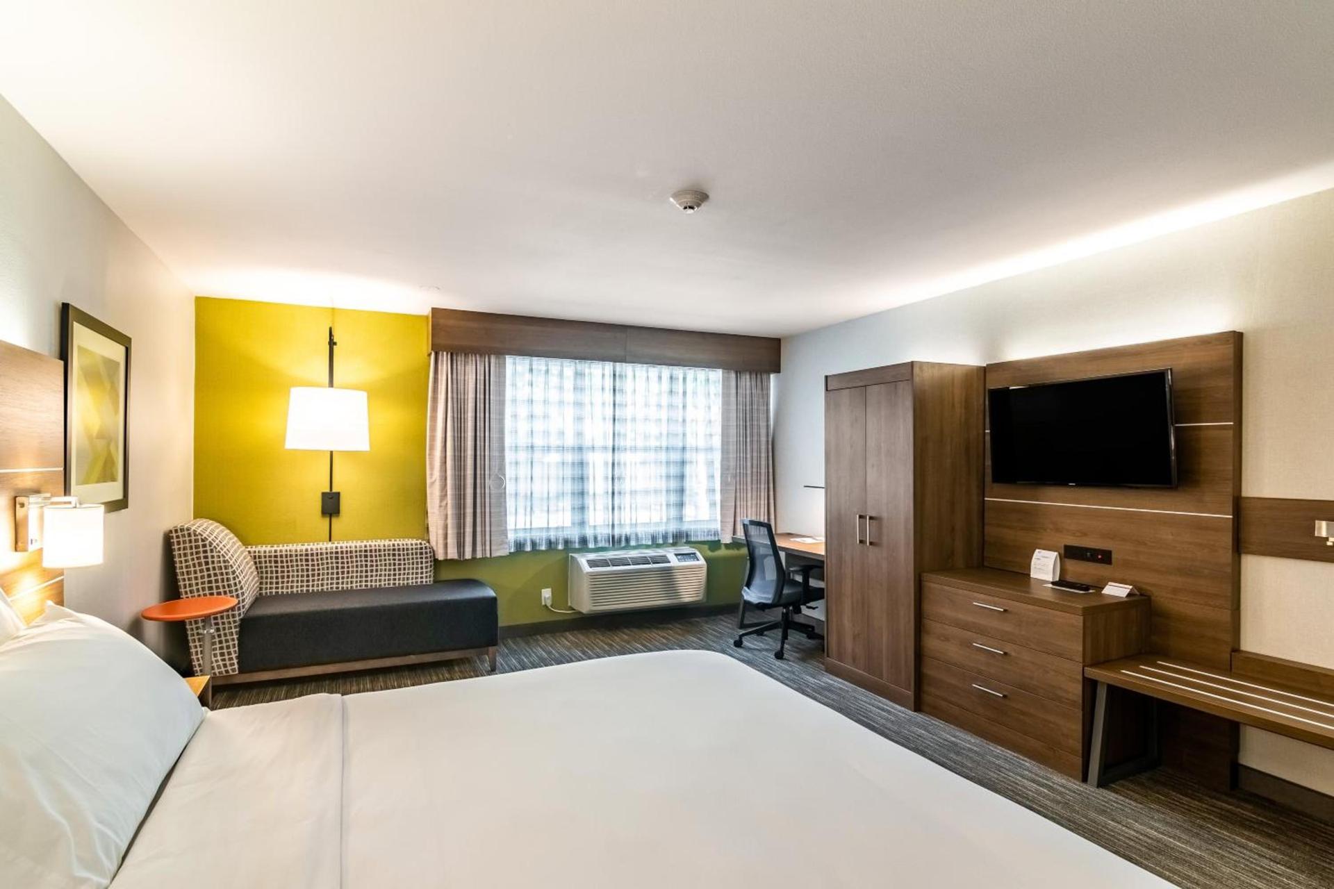 Holiday Inn Express & Suites Camarillo by IHG photo 26