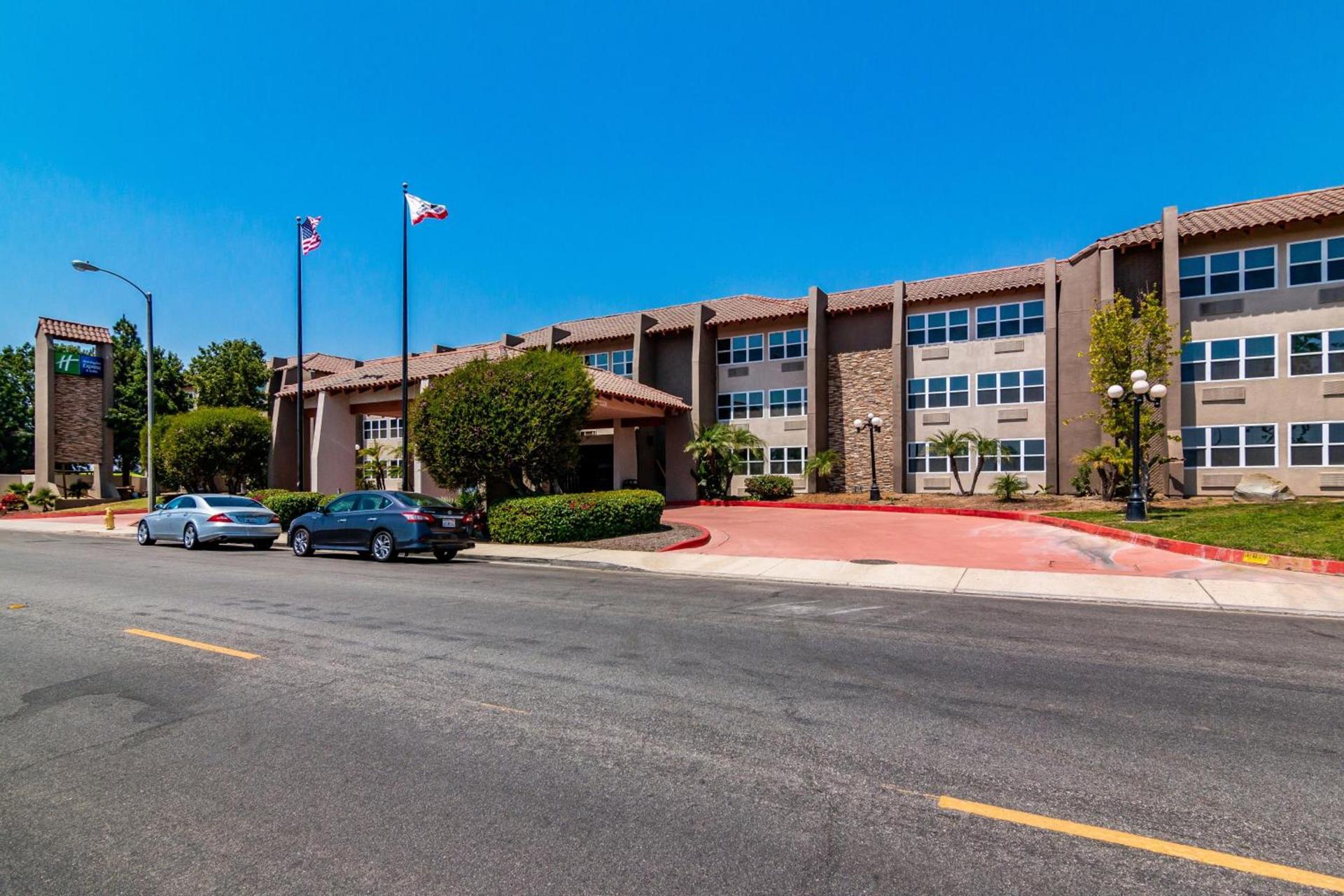 Holiday Inn Express & Suites Camarillo by IHG photo 7