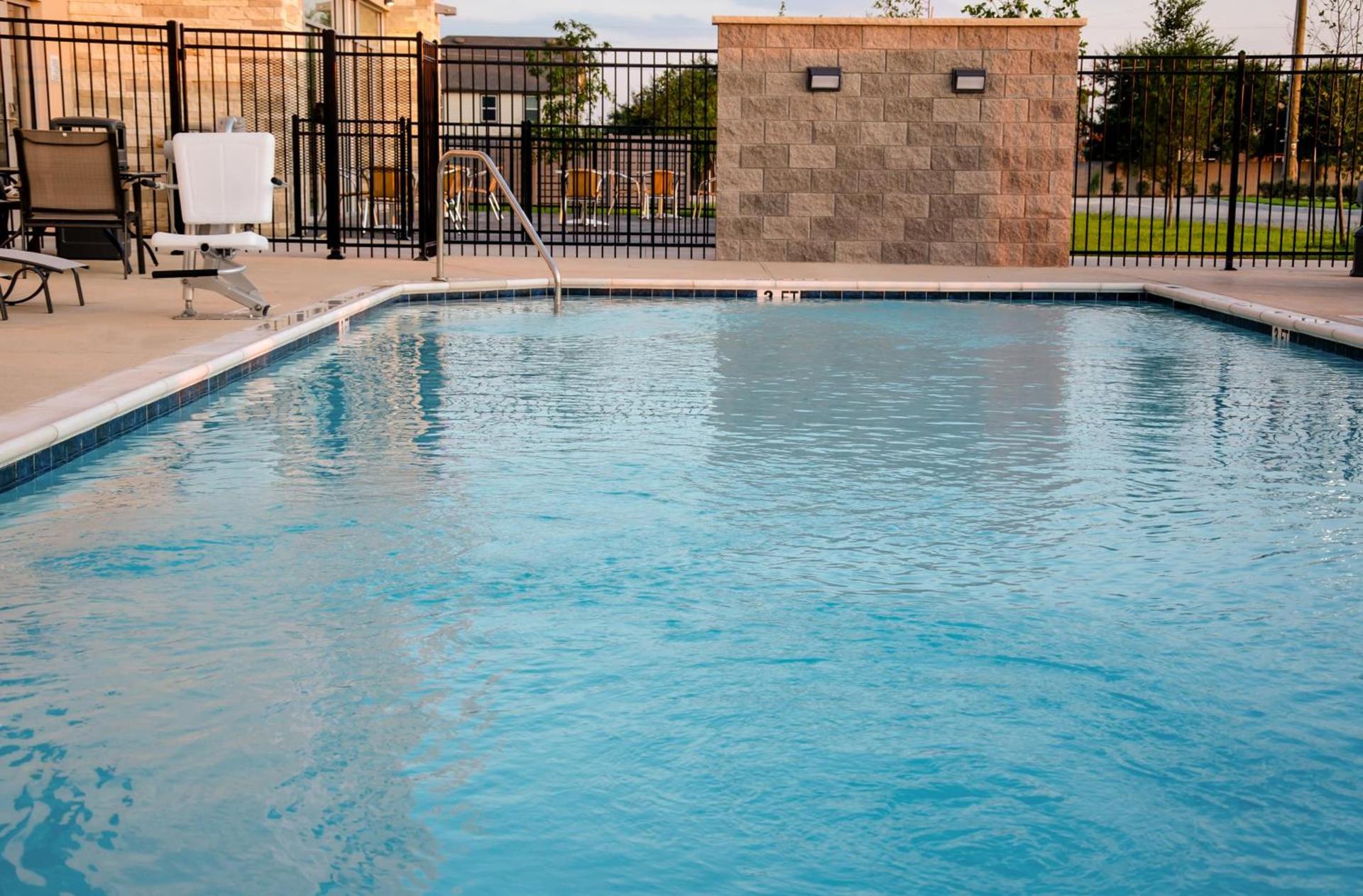 Holiday Inn Express & Suites Taylor by IHG photo 42