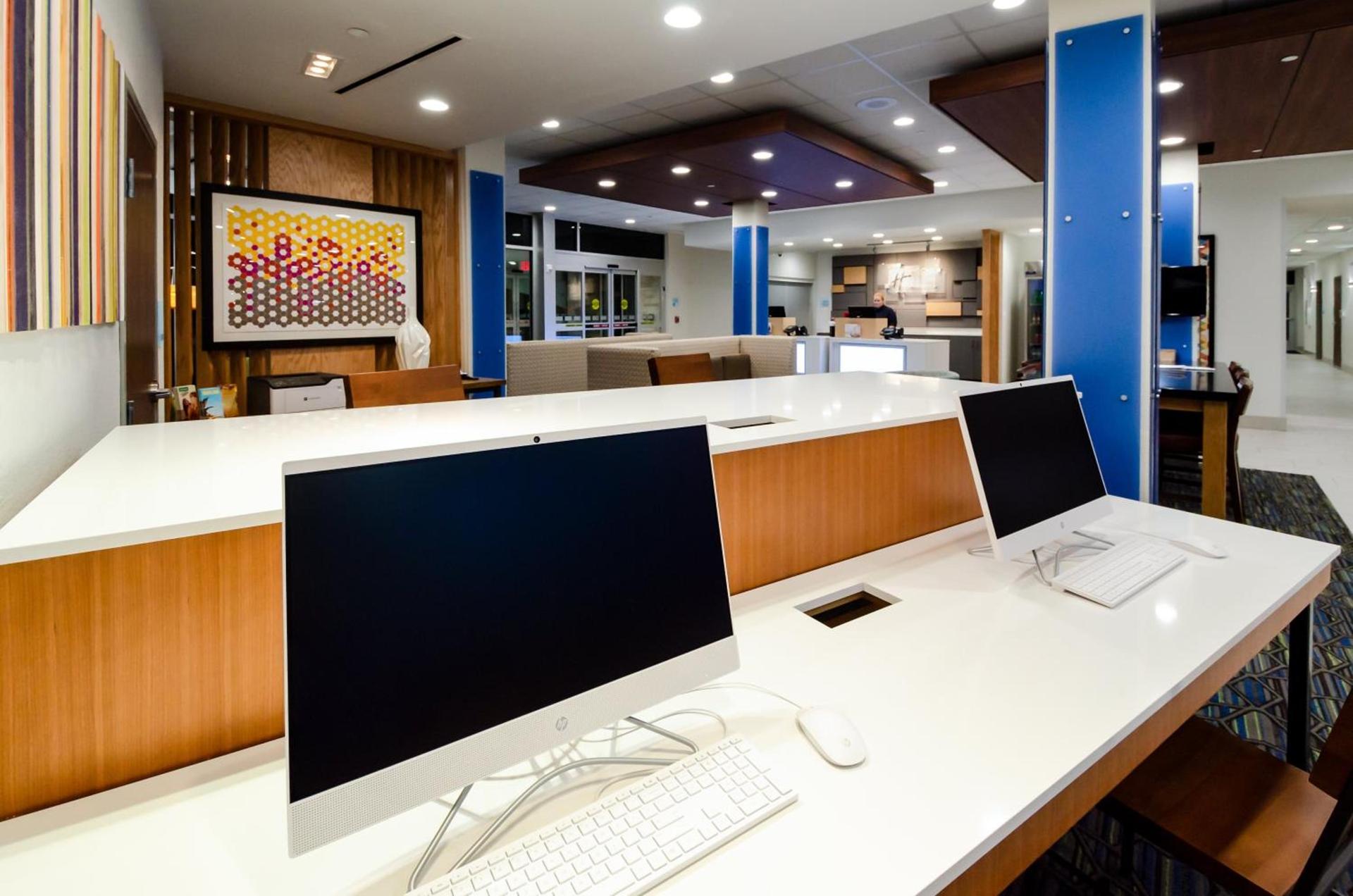 Holiday Inn Express & Suites Taylor by IHG photo 59