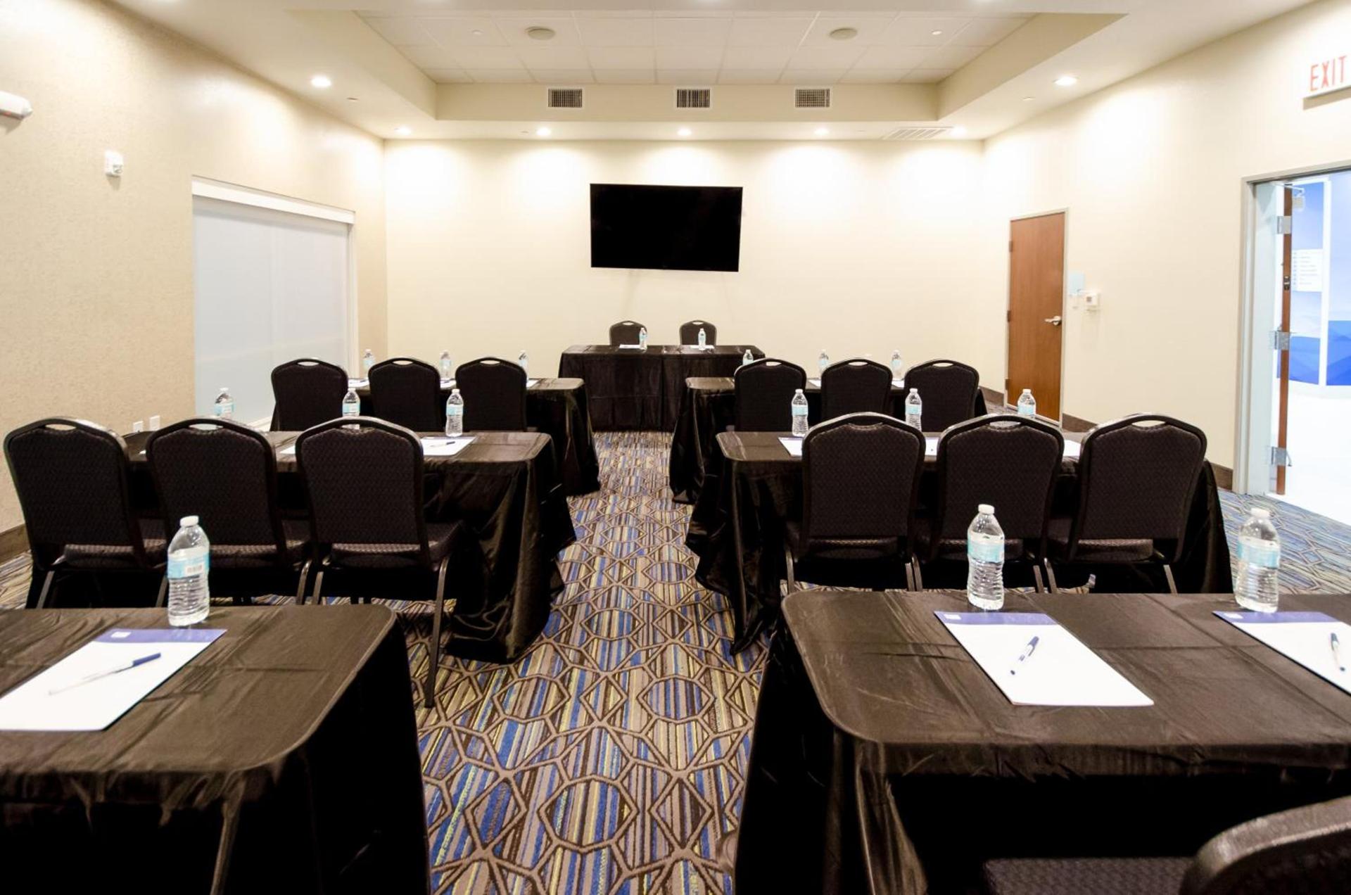 Holiday Inn Express & Suites Taylor by IHG photo 47