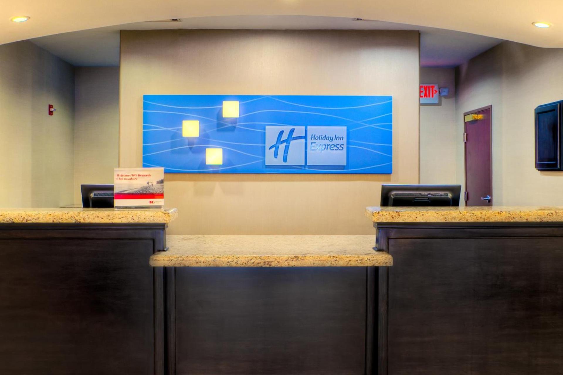 Holiday Inn Express and Suites Granbury by IHG photo 9