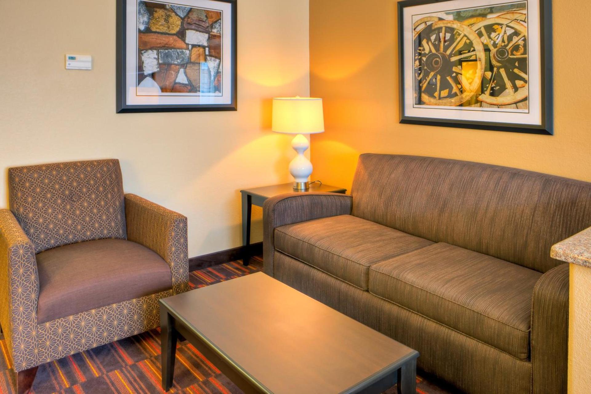 Holiday Inn Express and Suites Granbury by IHG photo 26