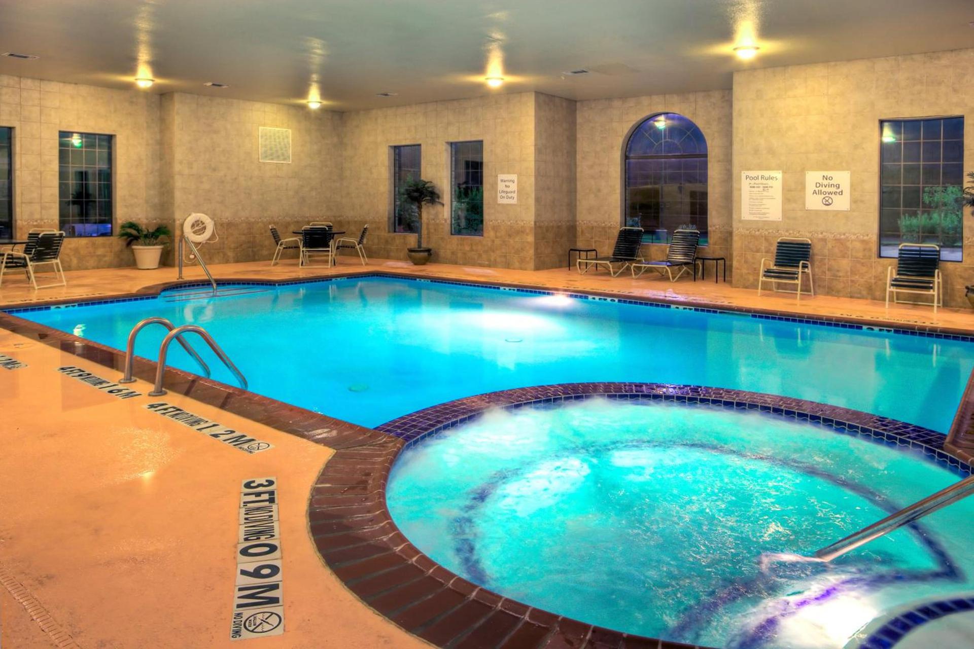 Holiday Inn Express and Suites Granbury by IHG photo 2