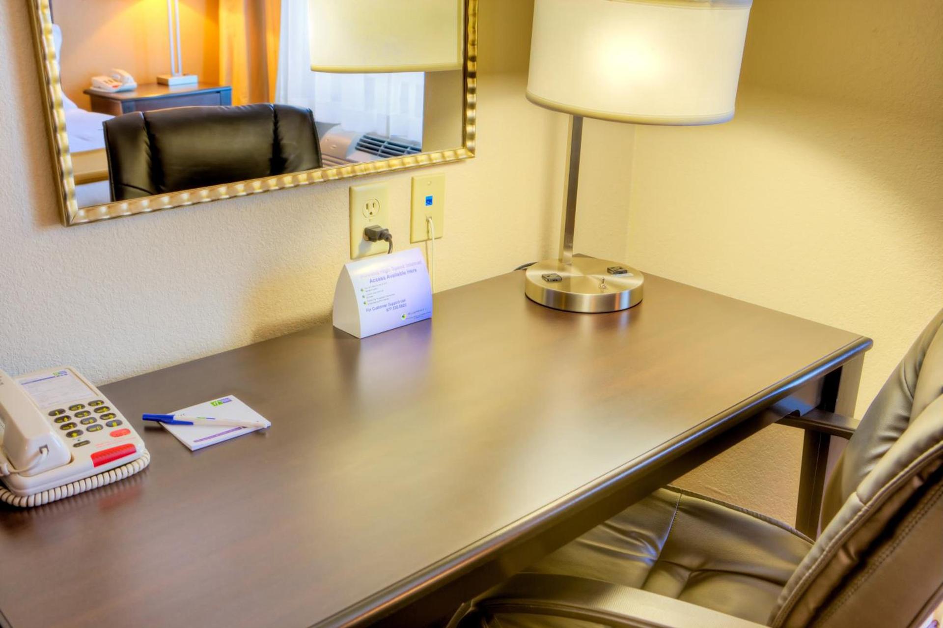Holiday Inn Express and Suites Granbury by IHG photo 31