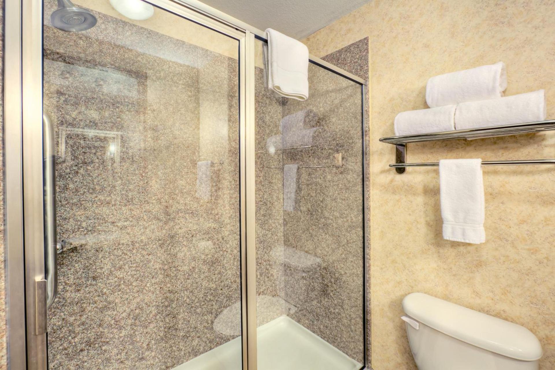 Holiday Inn Express and Suites Granbury by IHG photo 32